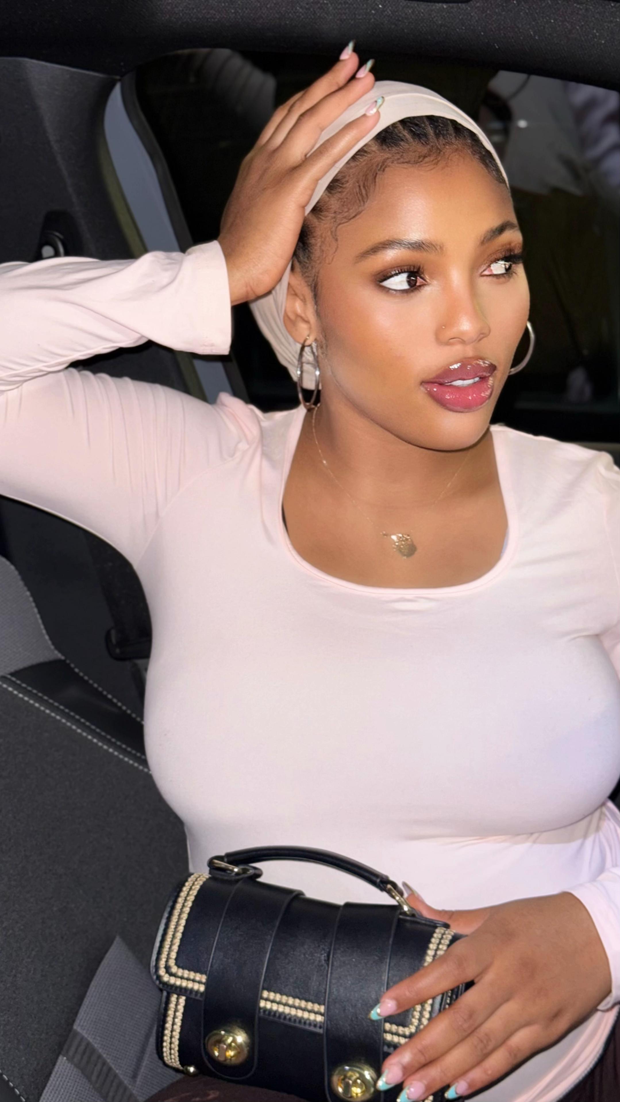 @IYZ QUEEN 💍🦋❤️🩷