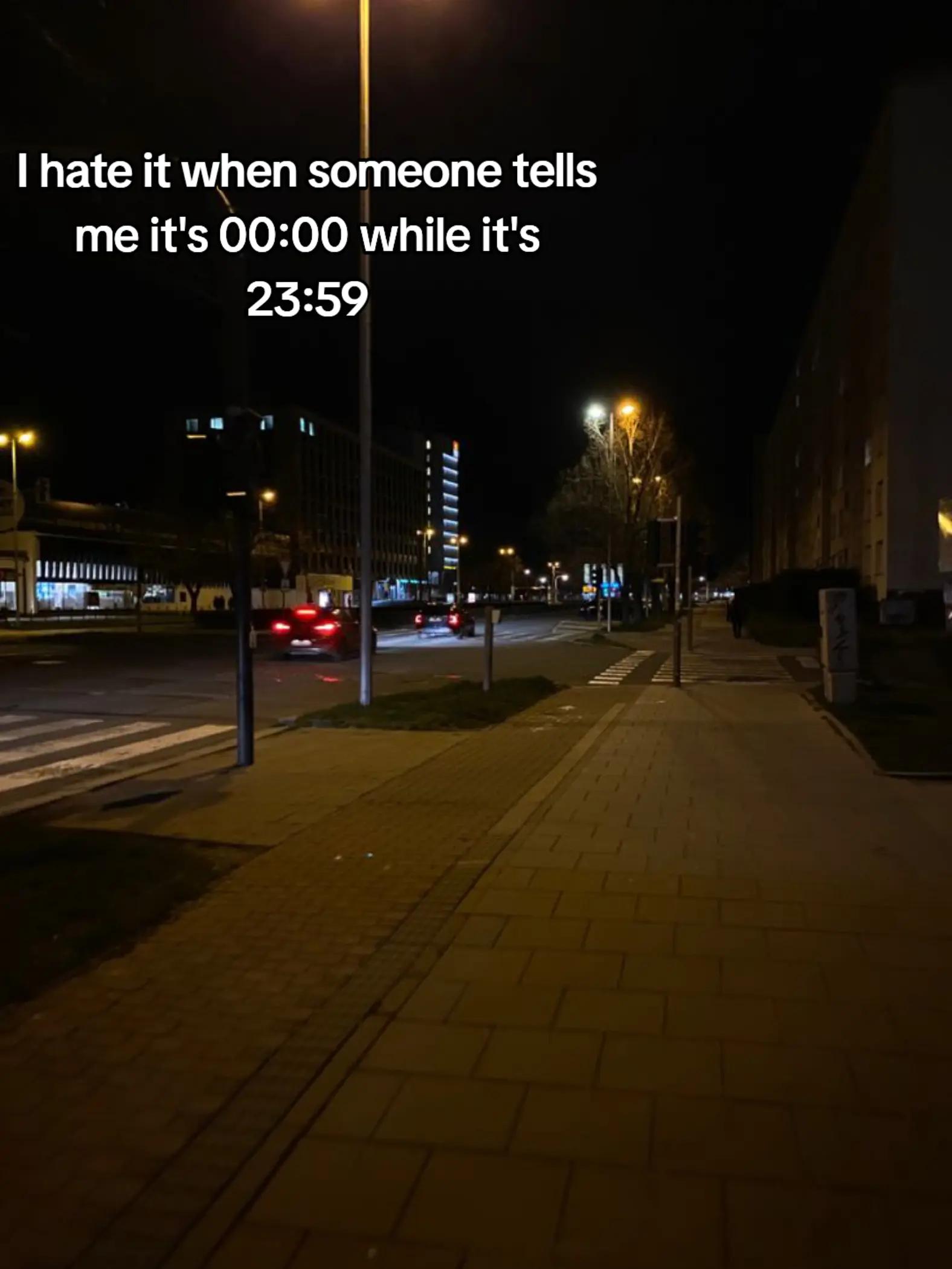 @⧗