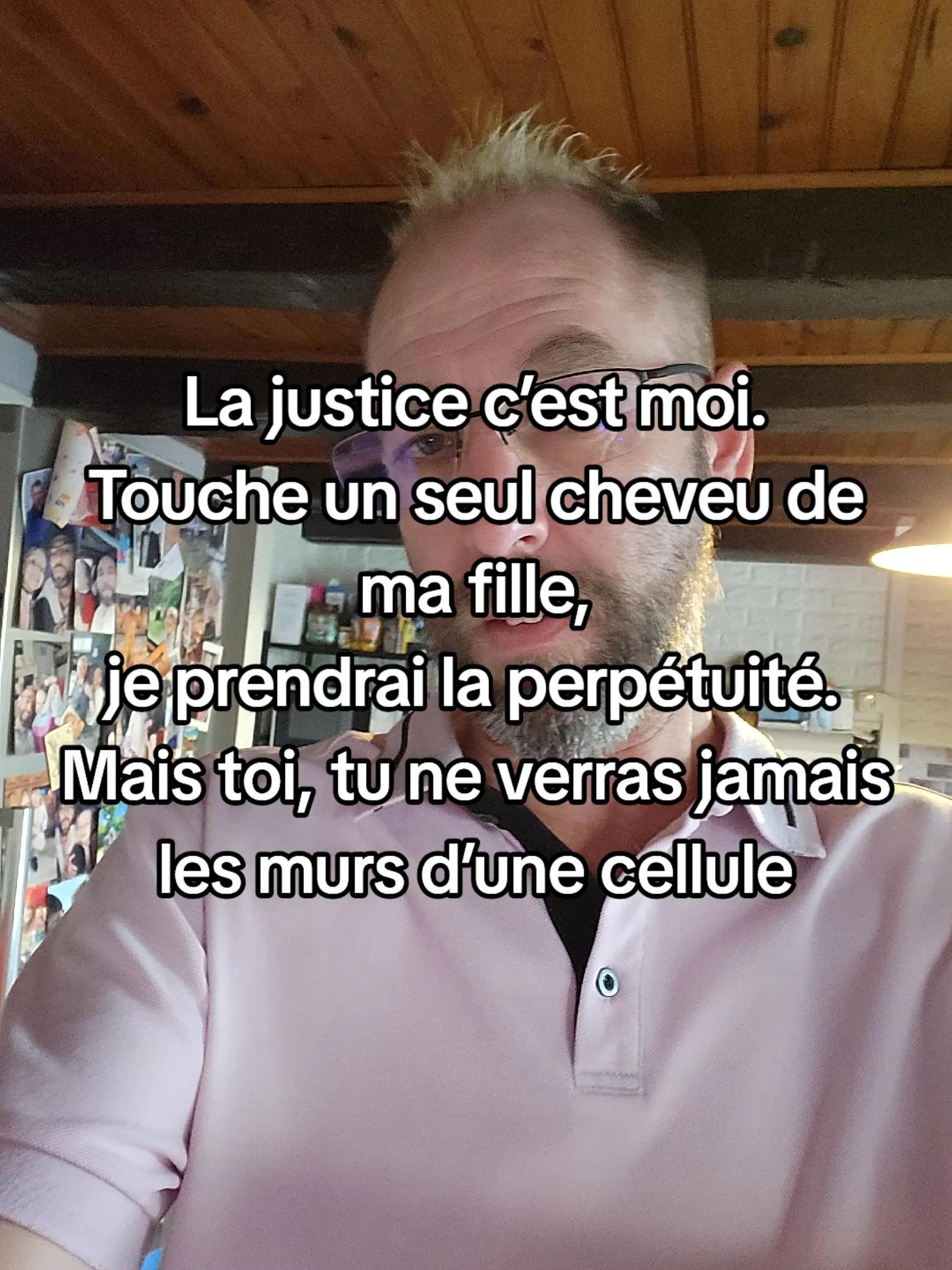 @un homme debout