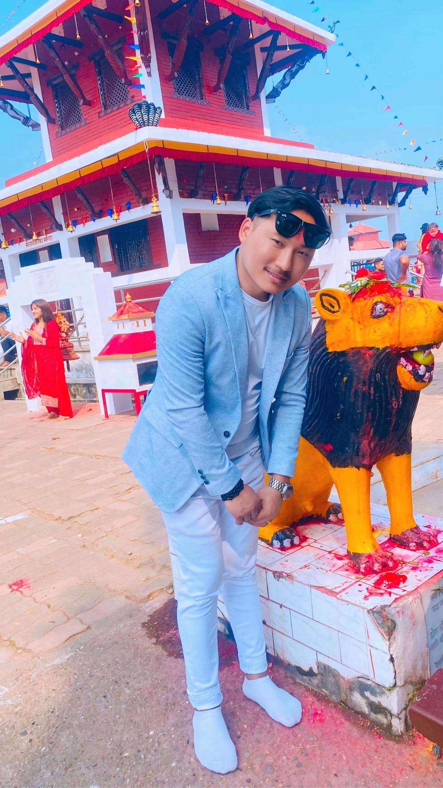 @Mitra magar (खादि 🇶🇦❣️)