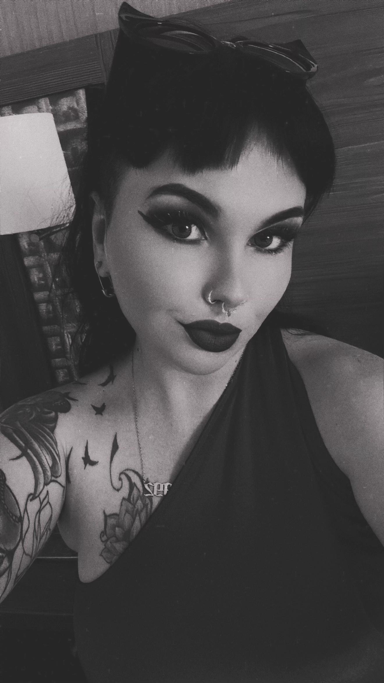 @𝕾𝖆𝖉𝖎𝖊-𝕸𝖆𝖗𝖎𝖊 🥀