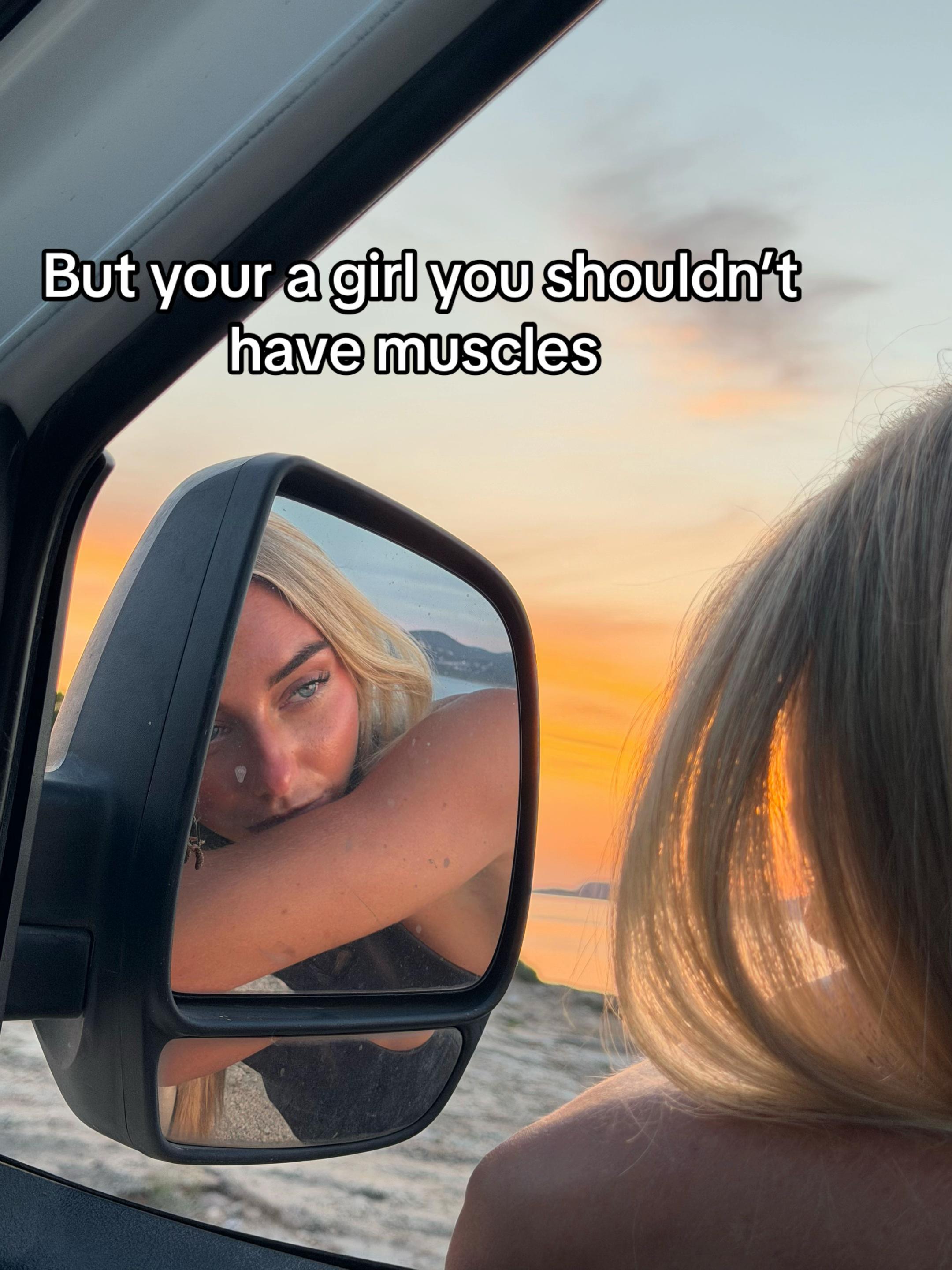 @chloehollyboyle