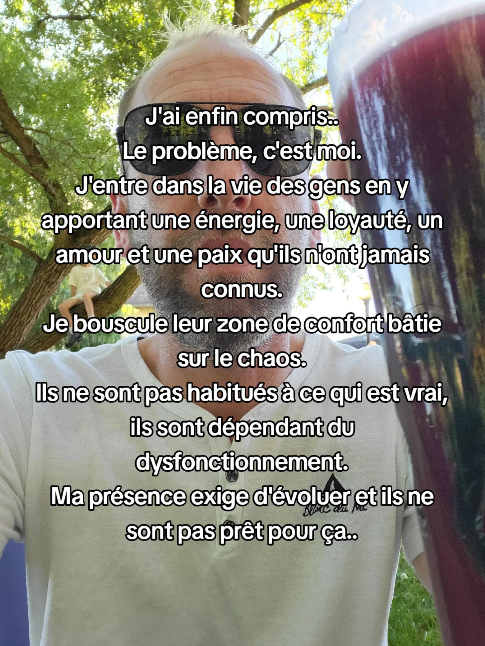 @un homme debout