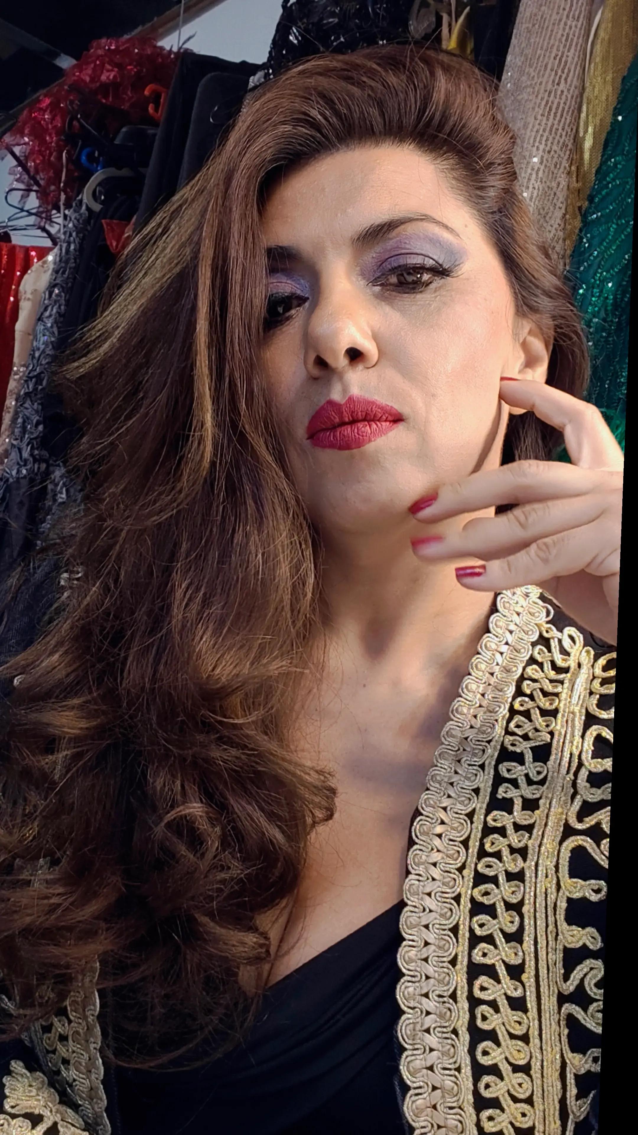 @Venus Johari / Danza &Aacute;rabe