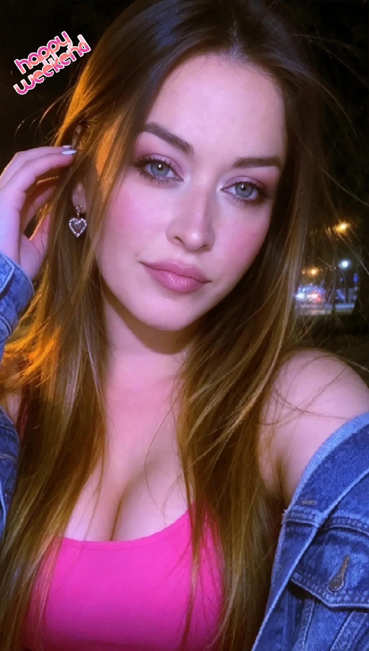 @Simona 💋. Ti segue.