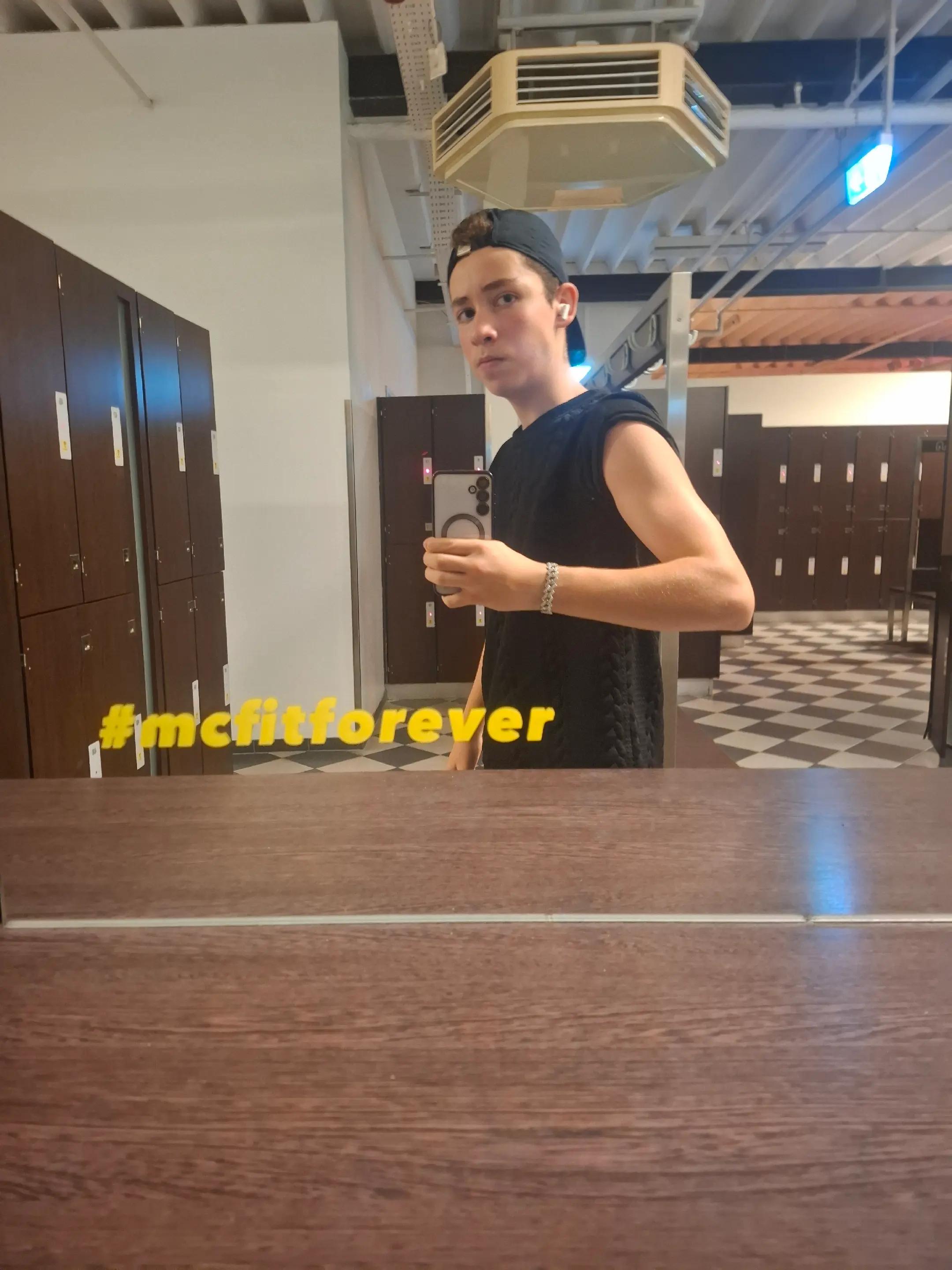 @👑𝕋𝕙𝕖𝕂𝕚𝕟𝕘👑