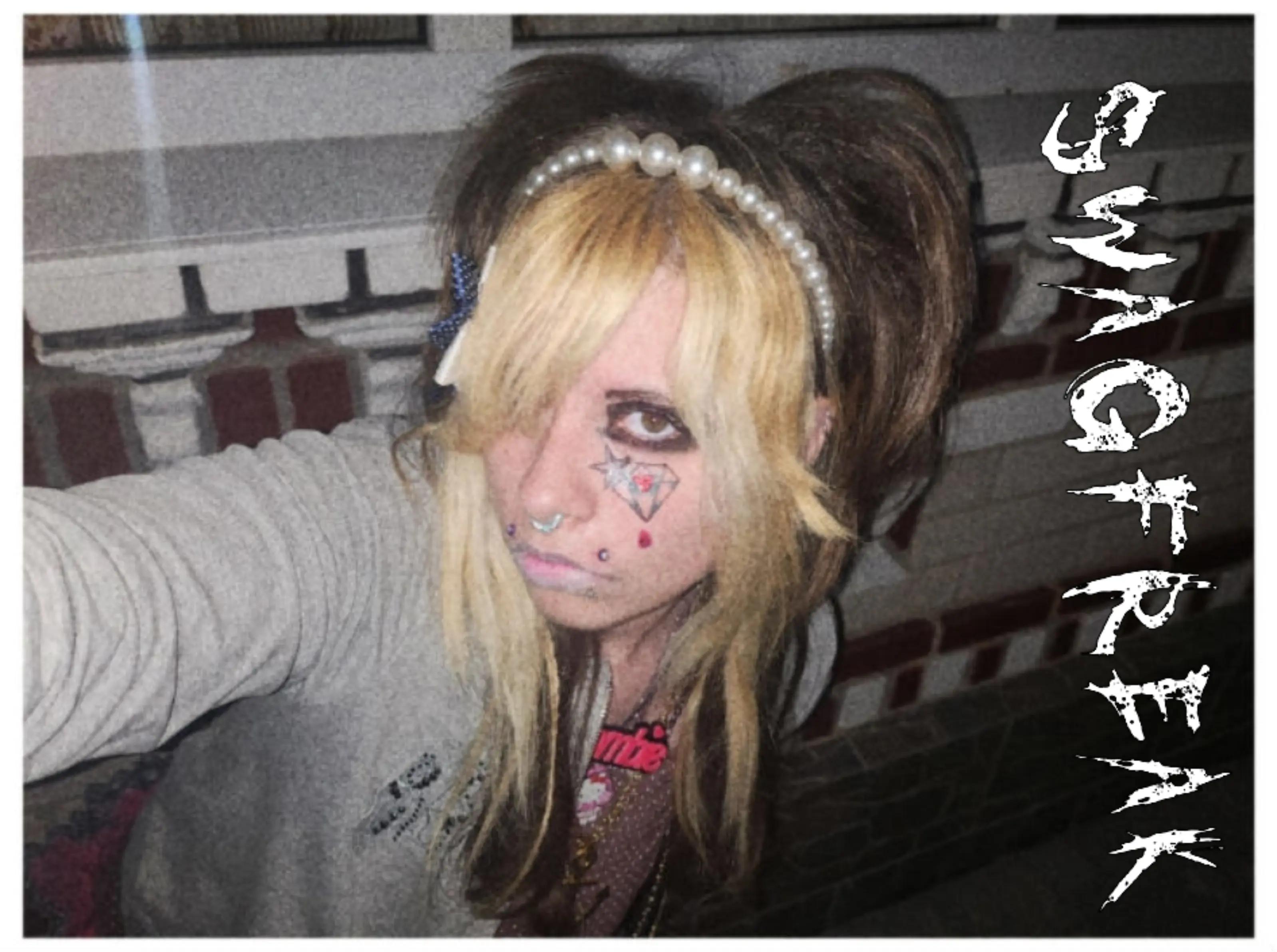 @cherie_cannibal 🧟&zwj;♀️𝄞