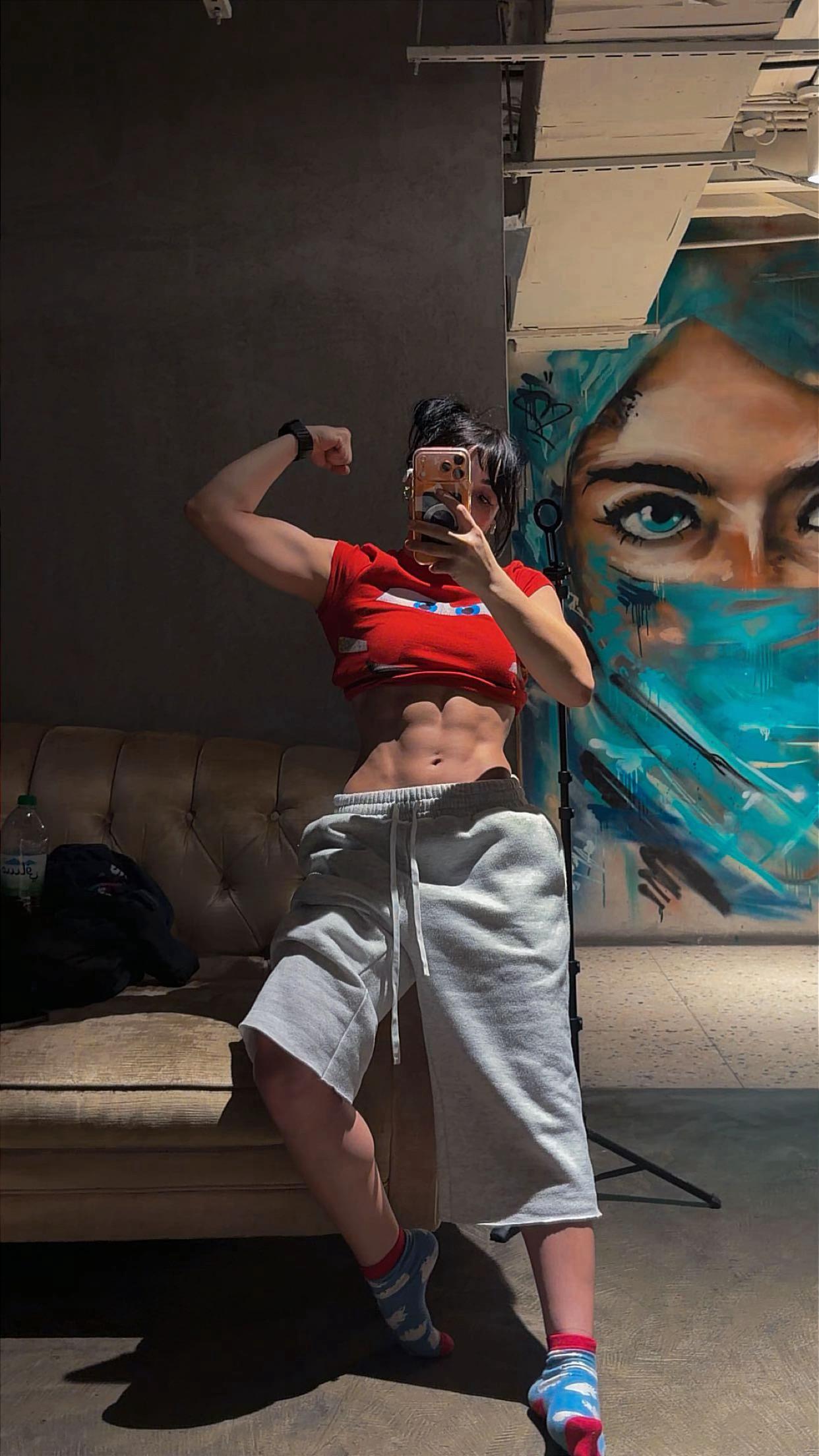 @ساره