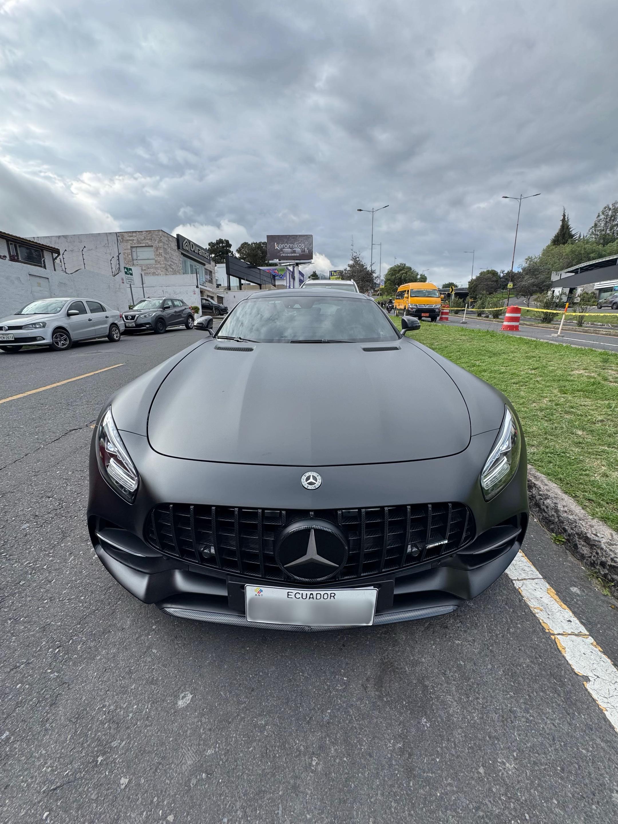 @Luxury Cars Ecuador