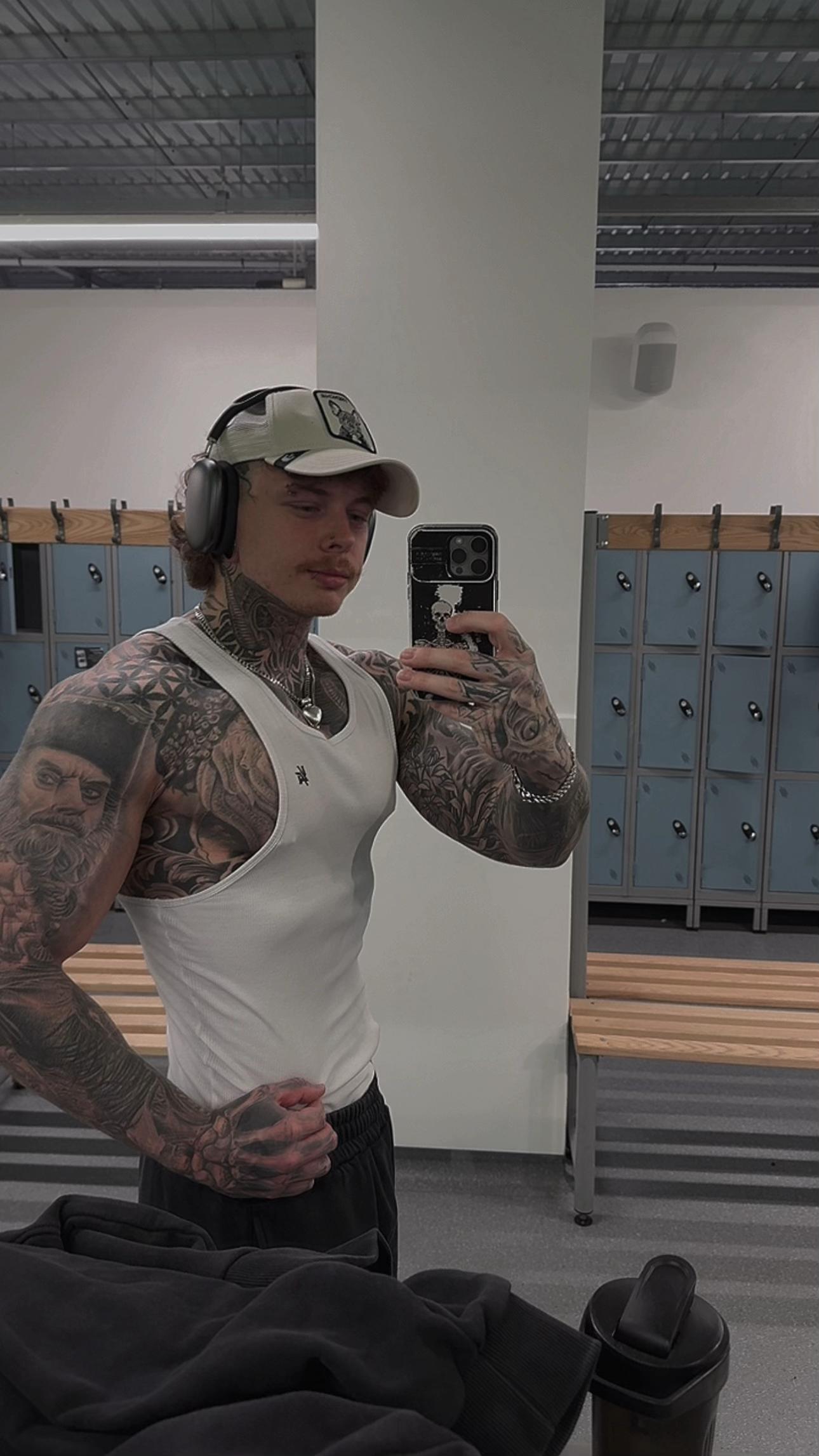 @Alister Sixx 🖤🦇