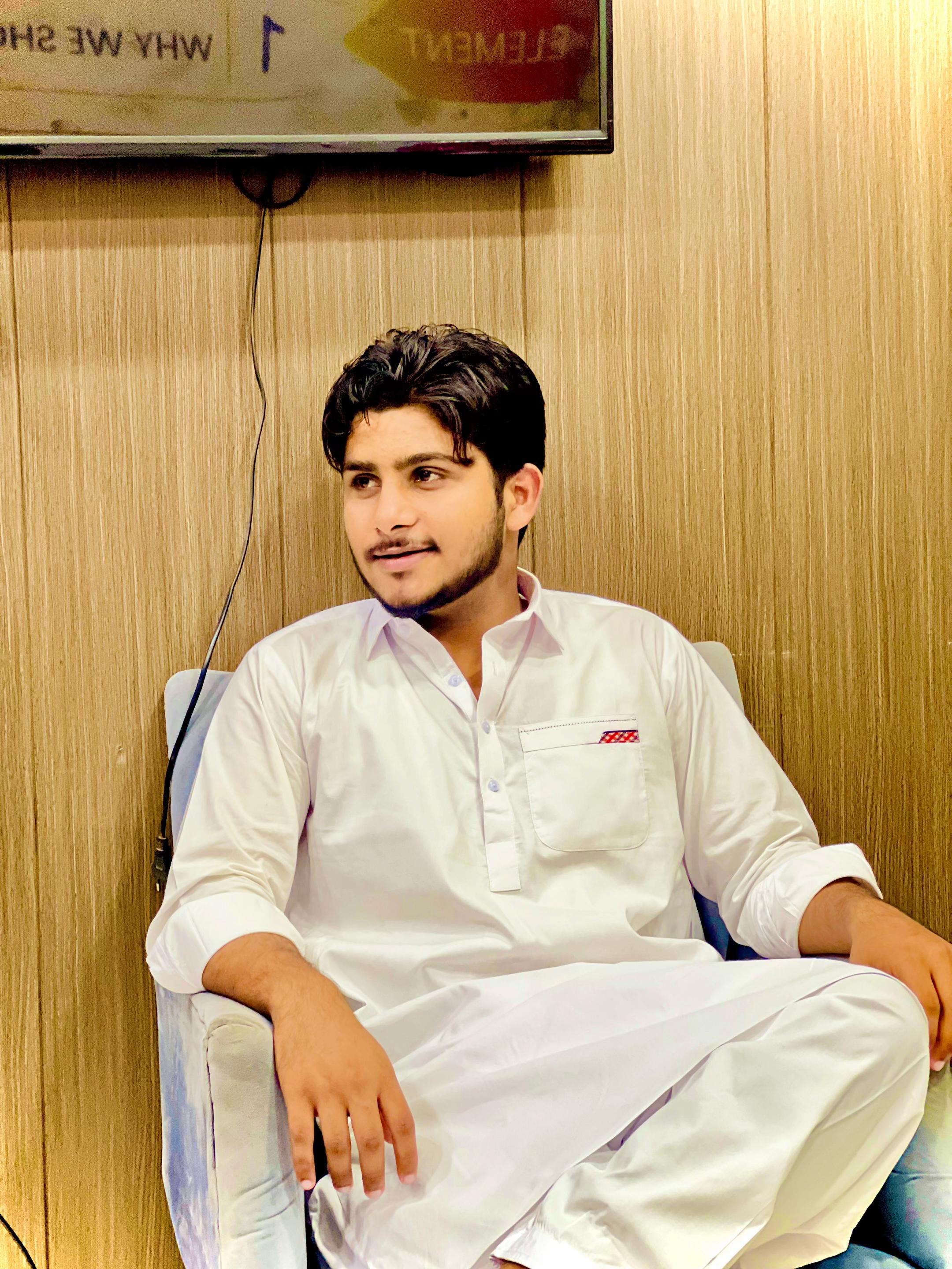@𝗔ح𝗠𝗘𝗗 👑💸