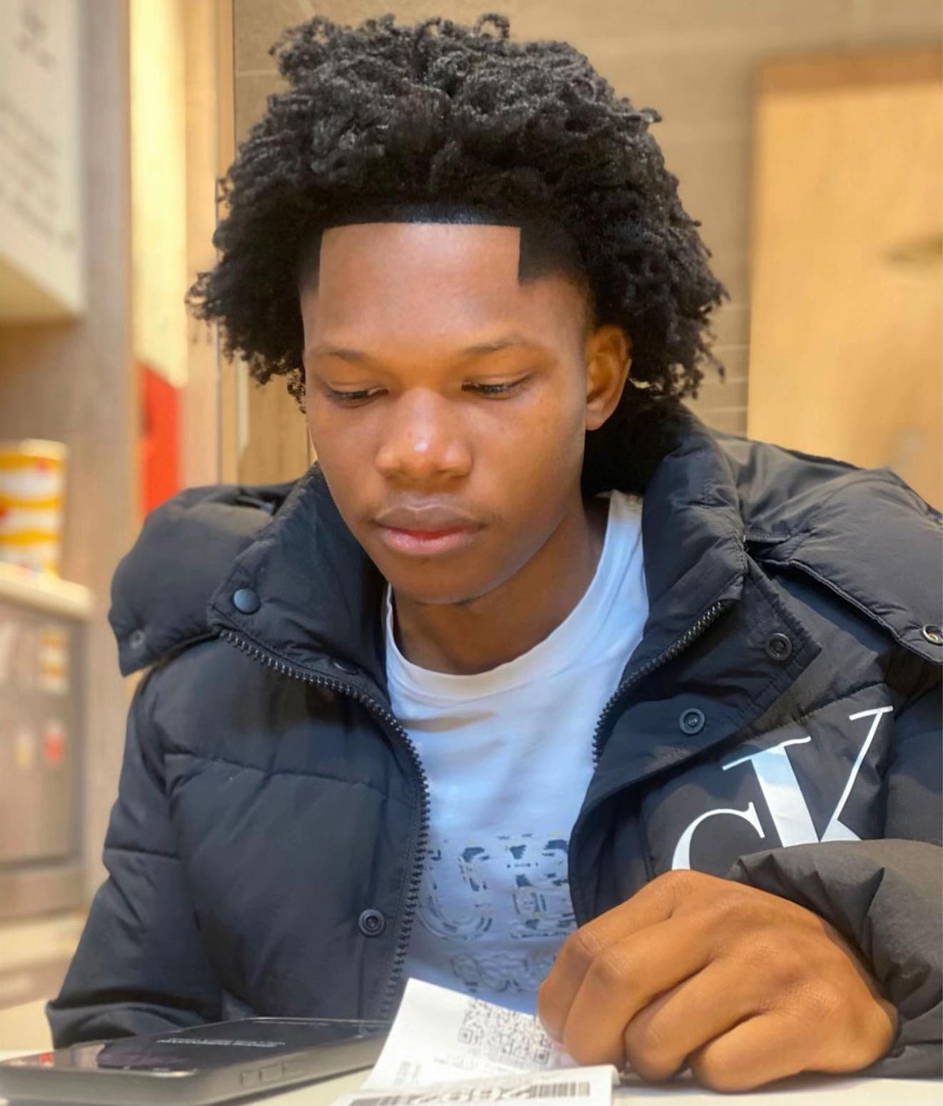 @Youngjeezy __fades Saquis 🇬🇼