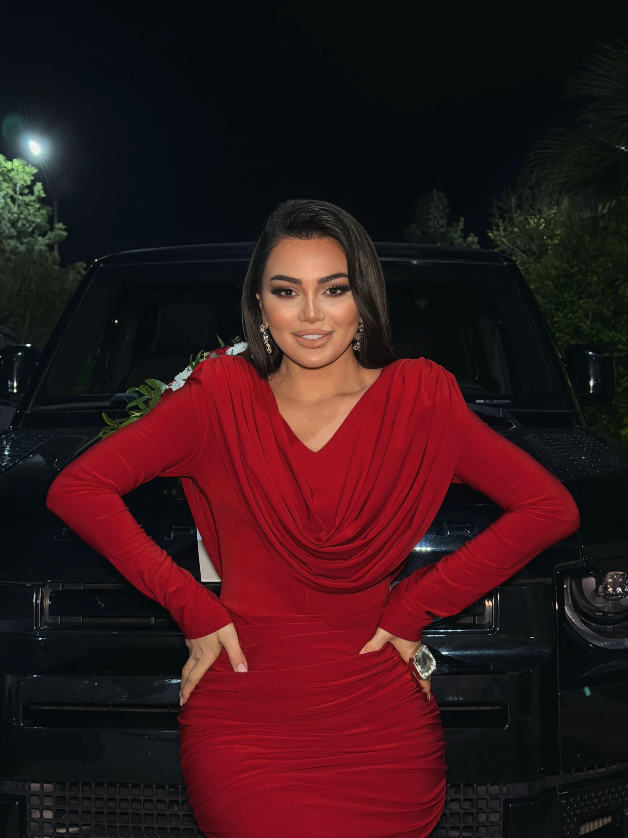 @zeynebheseniofficial