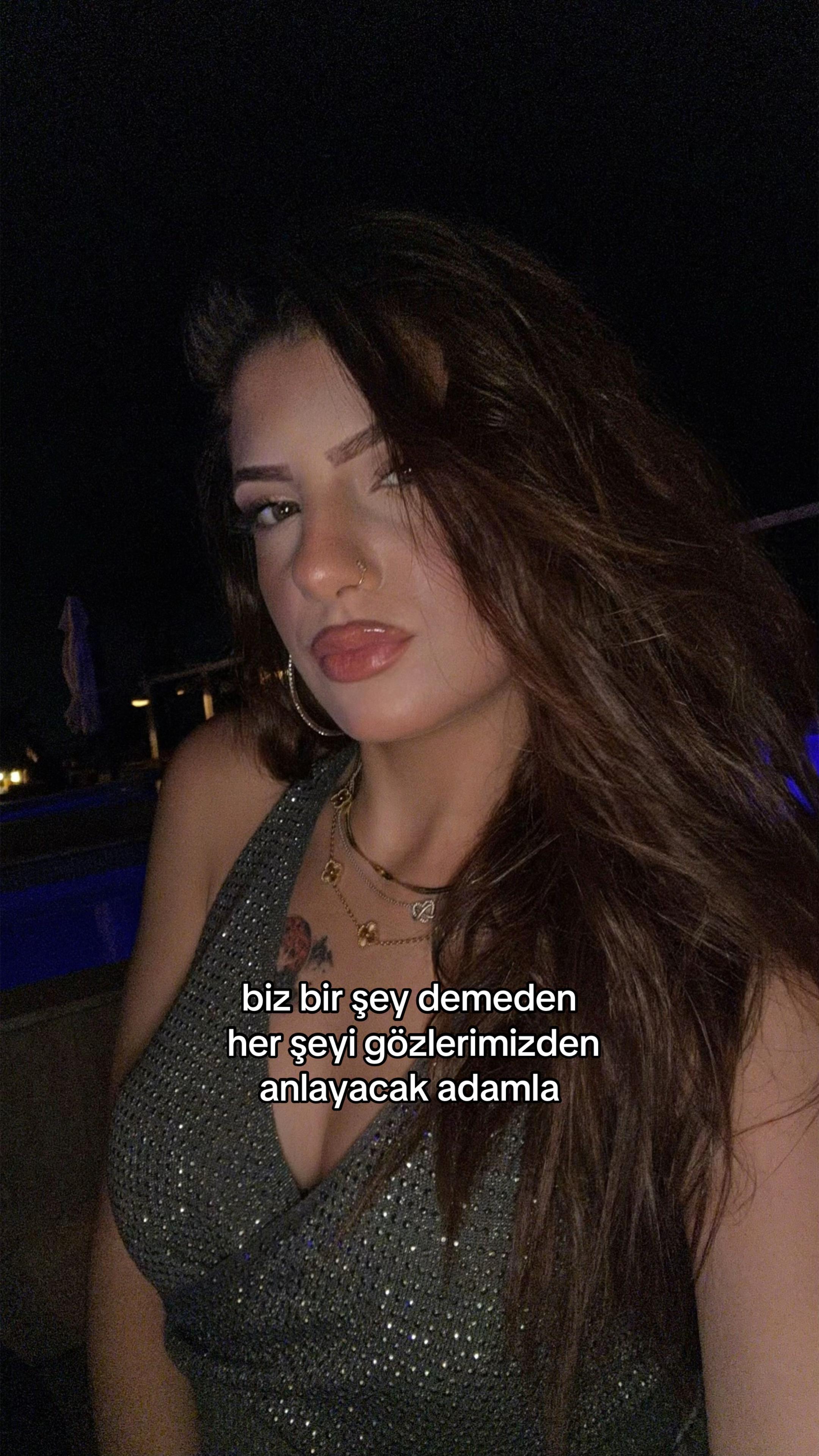 @Azra Eşref