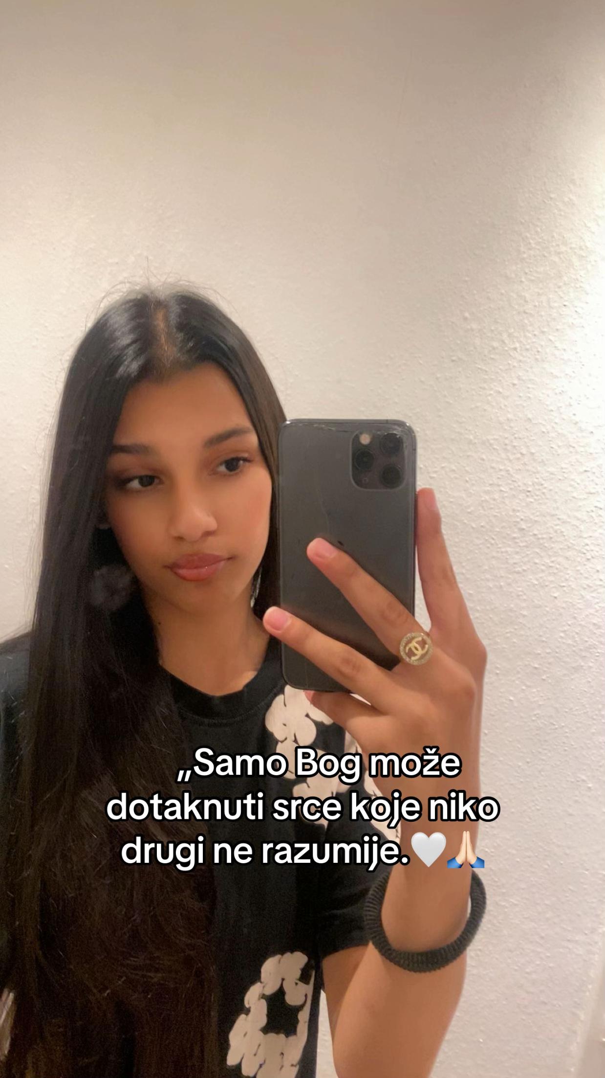 @🪽mallika🪽