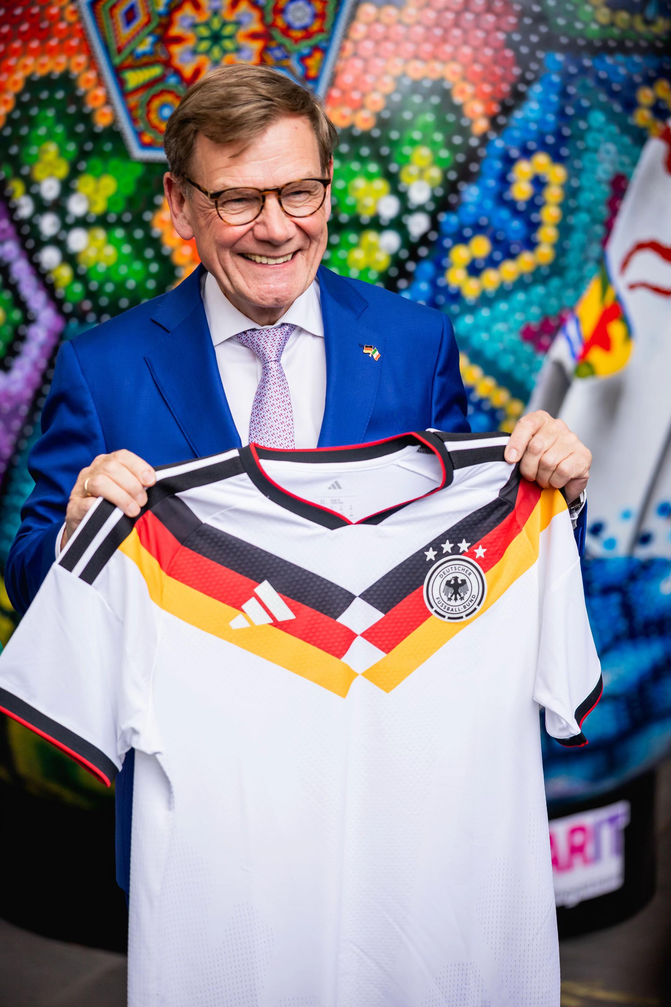 @Au&szlig;enminister und Team