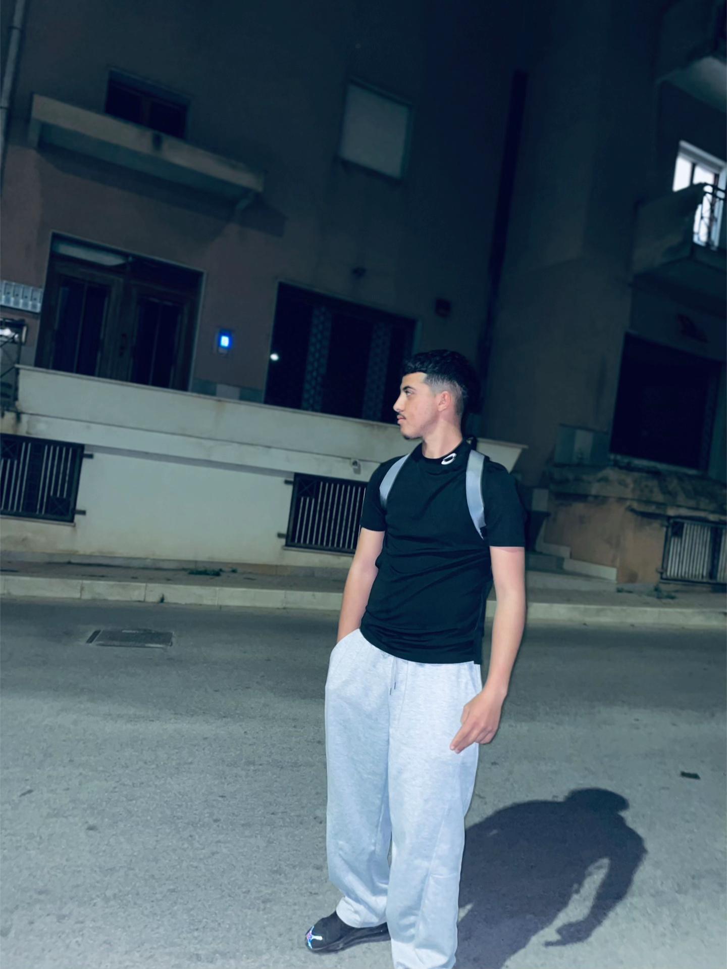 @«