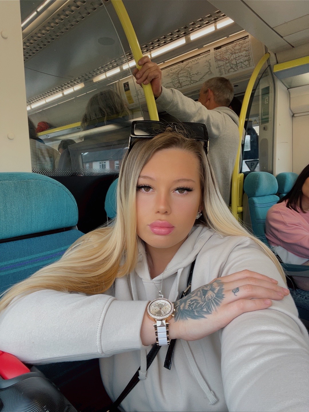 @Blondeyyxox