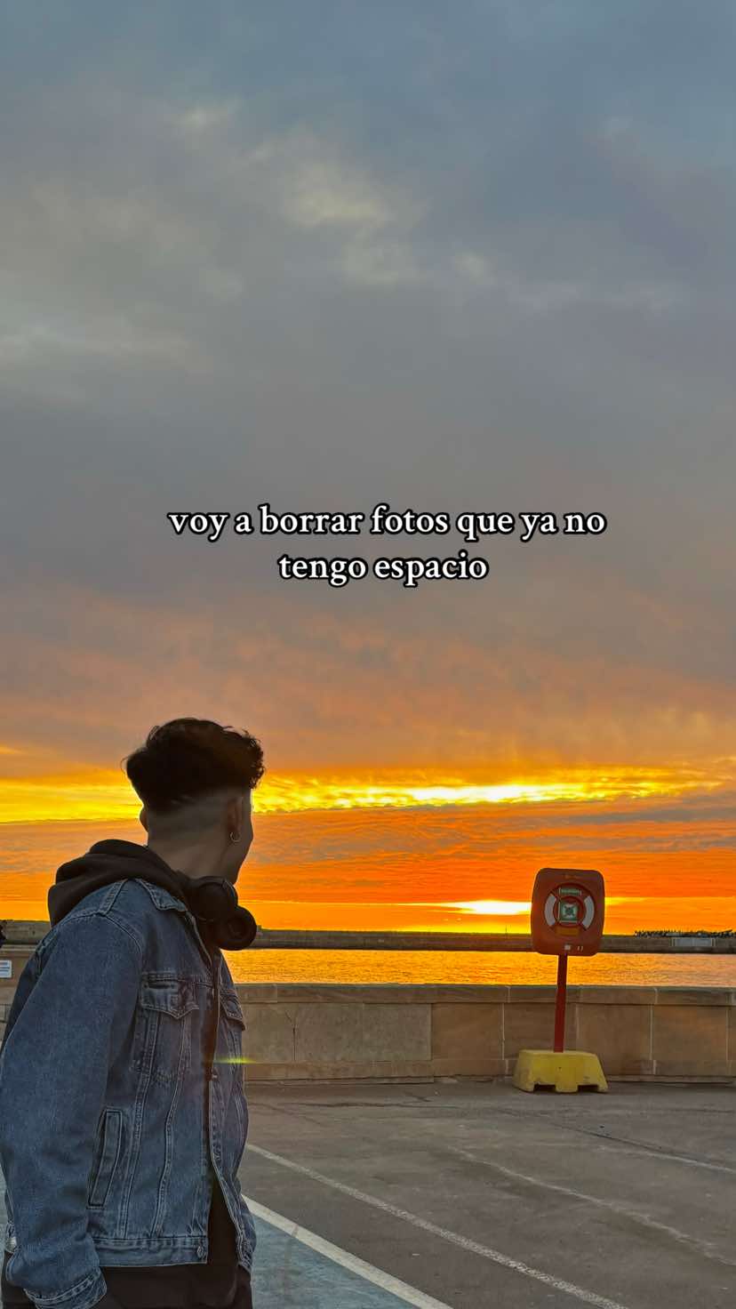 @adriaanvillegas