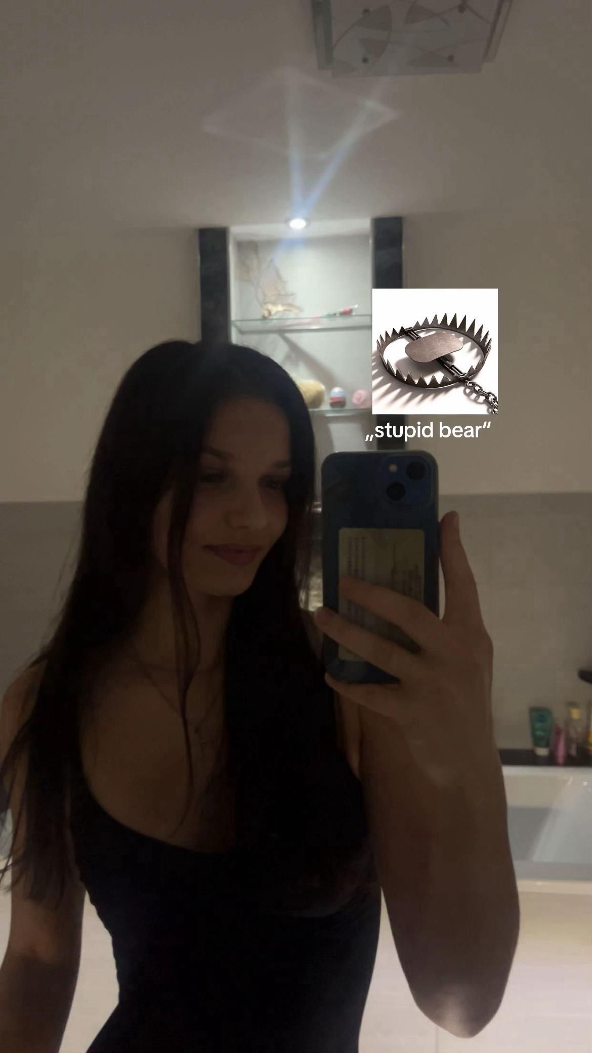 @𝒞