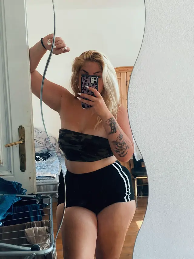 @Adrienn🥵😈