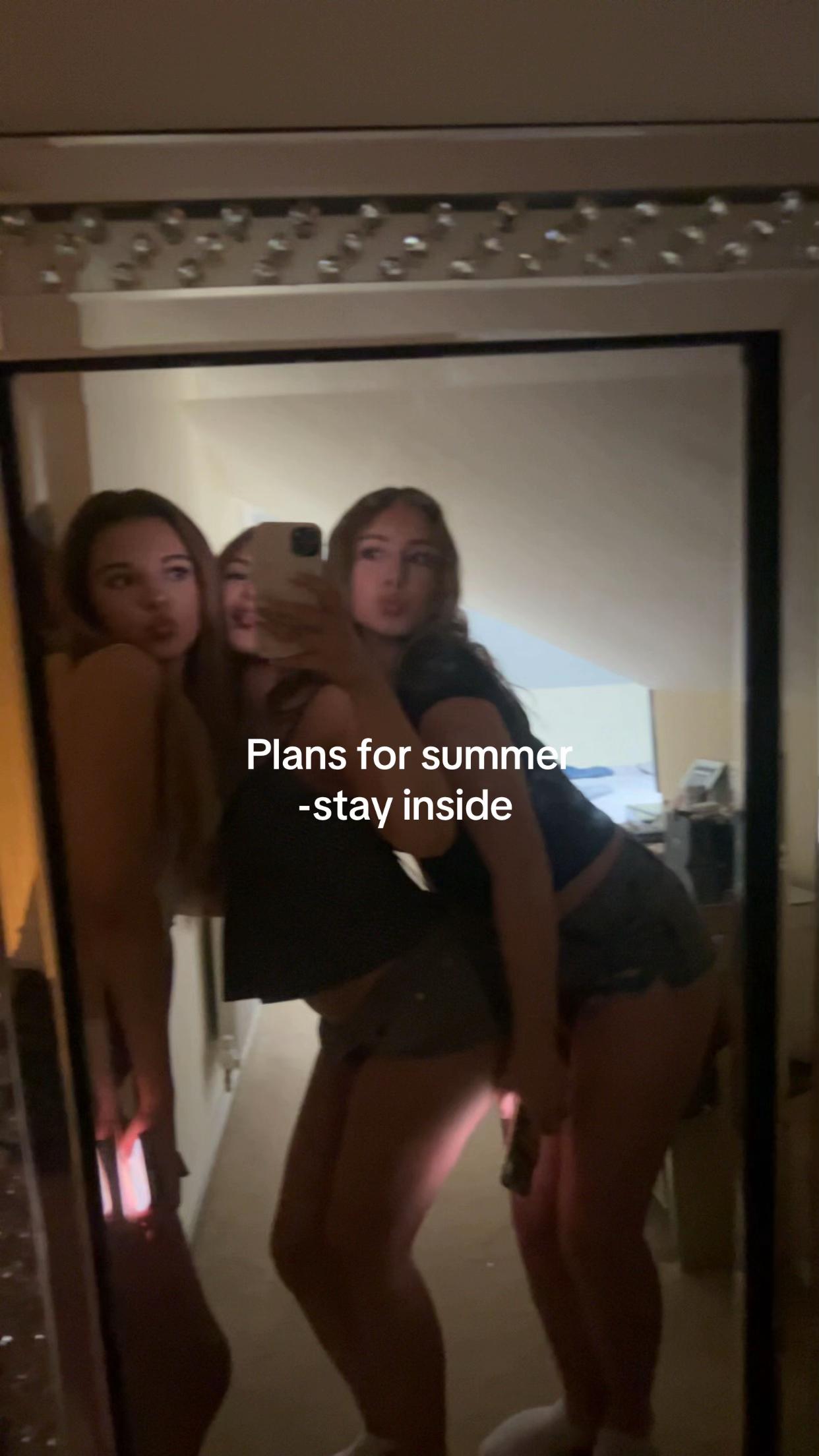 @Ava&soph