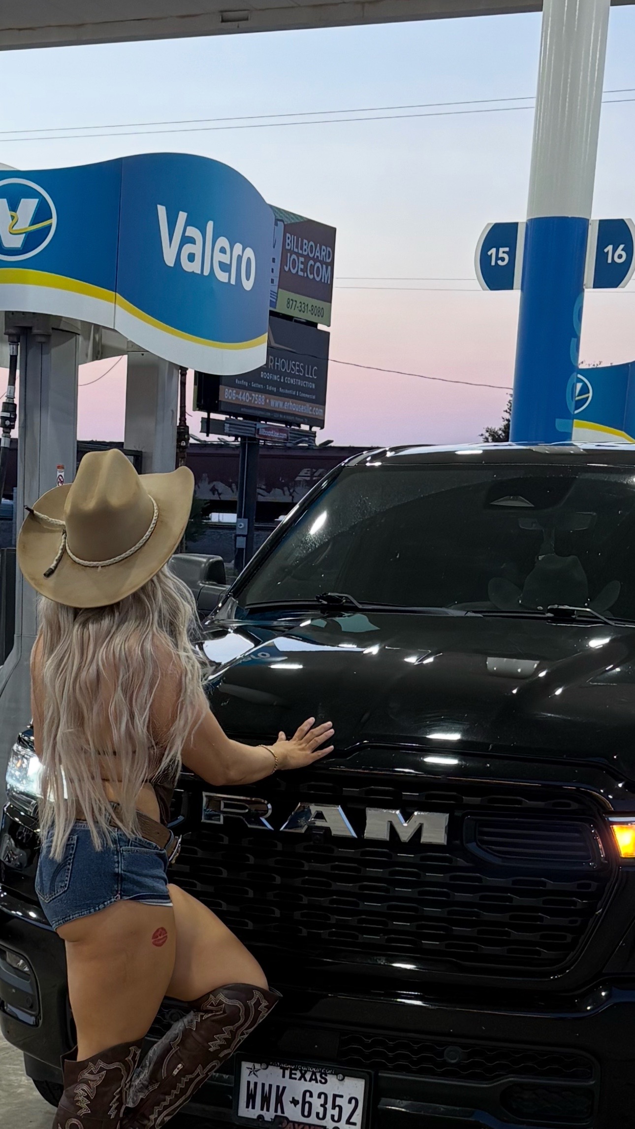 @D&eacute; Bon Ban 🤠🍑
