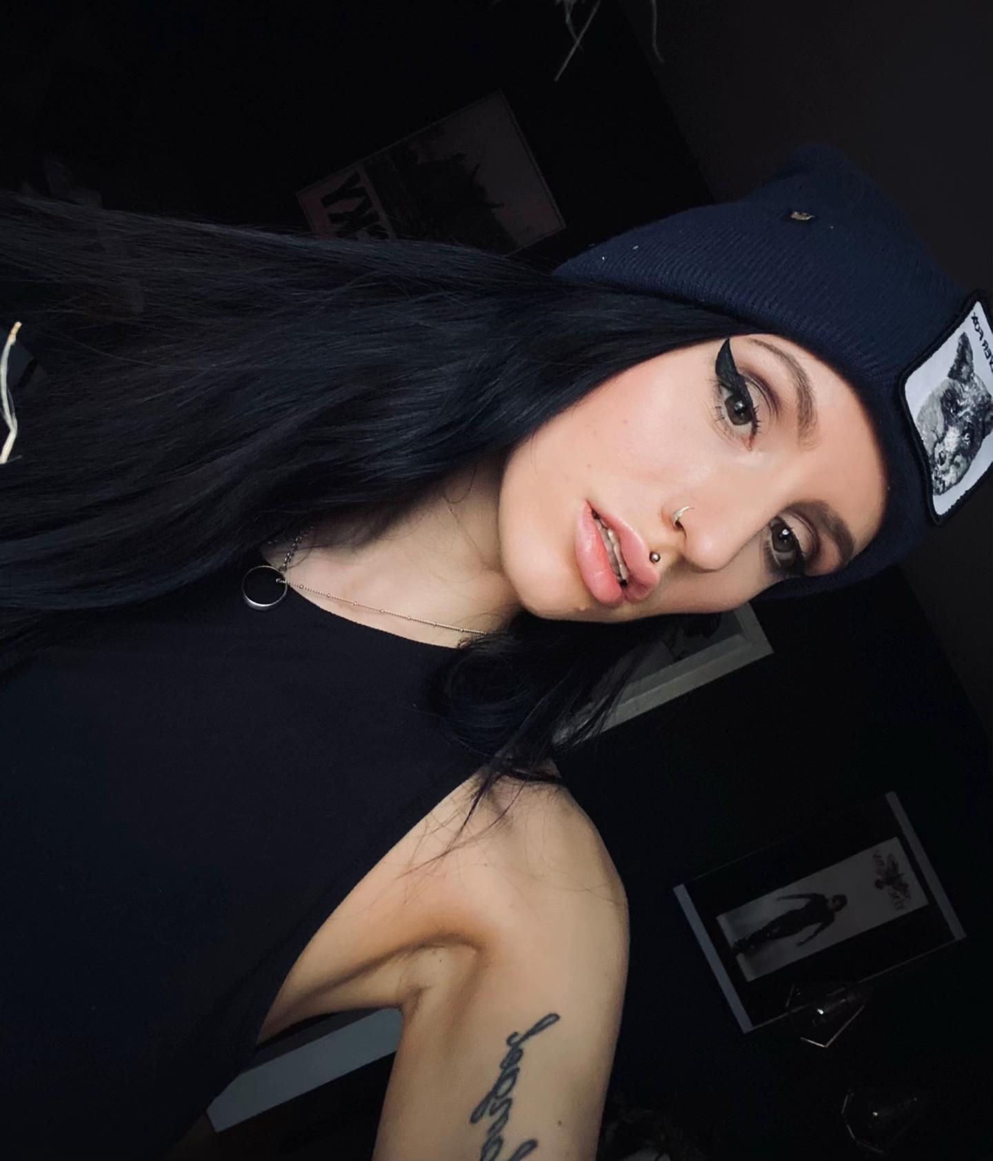@mirinoir._