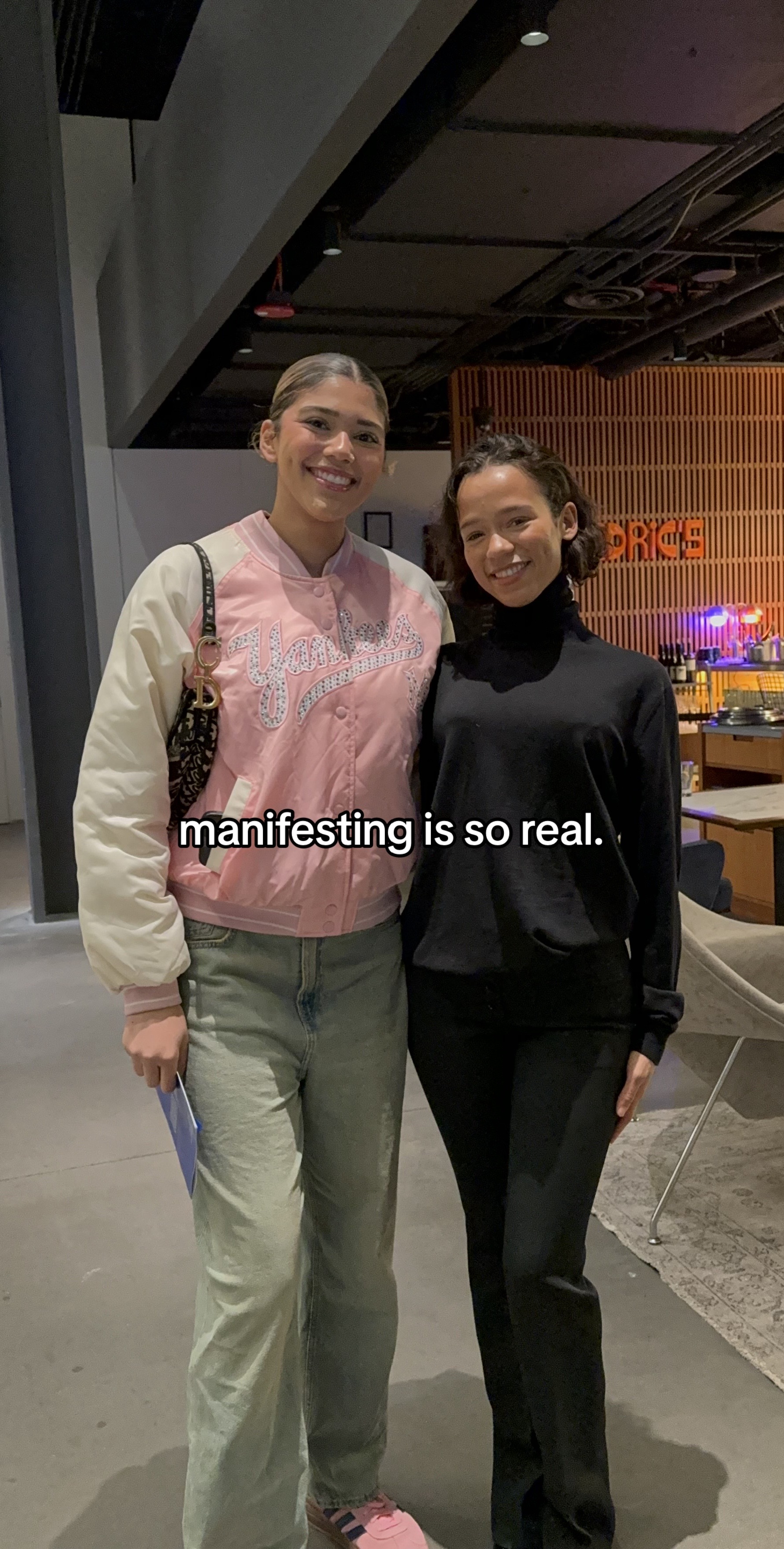 @julie👩🏽🦱🫐⭐️🌈🫧