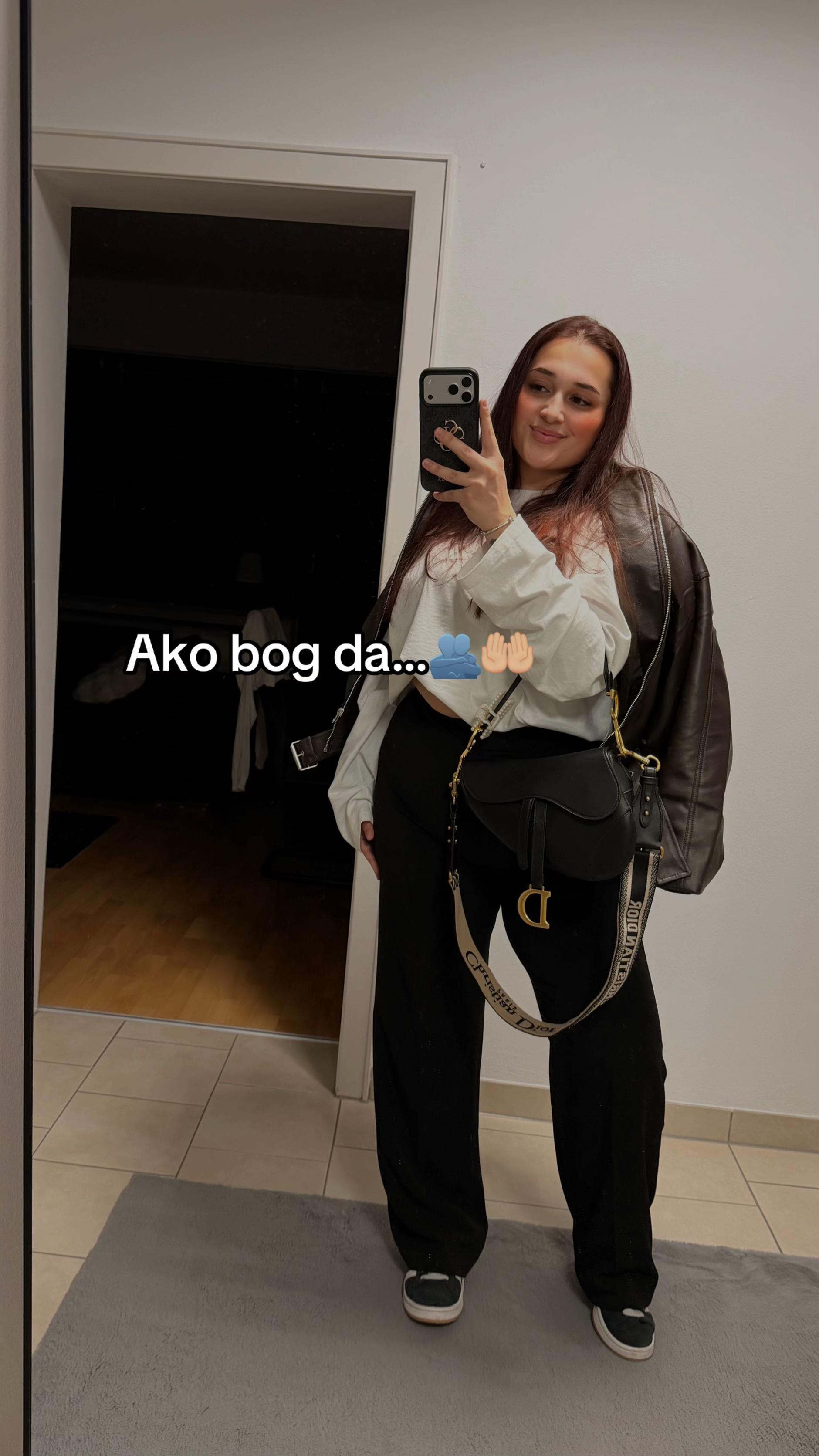@𝐄𝐦𝐦𝐚🌸
