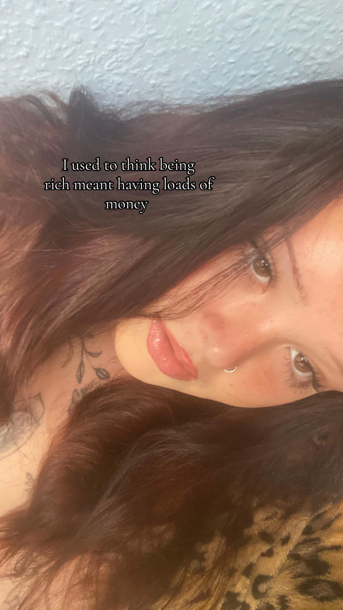 @🫦