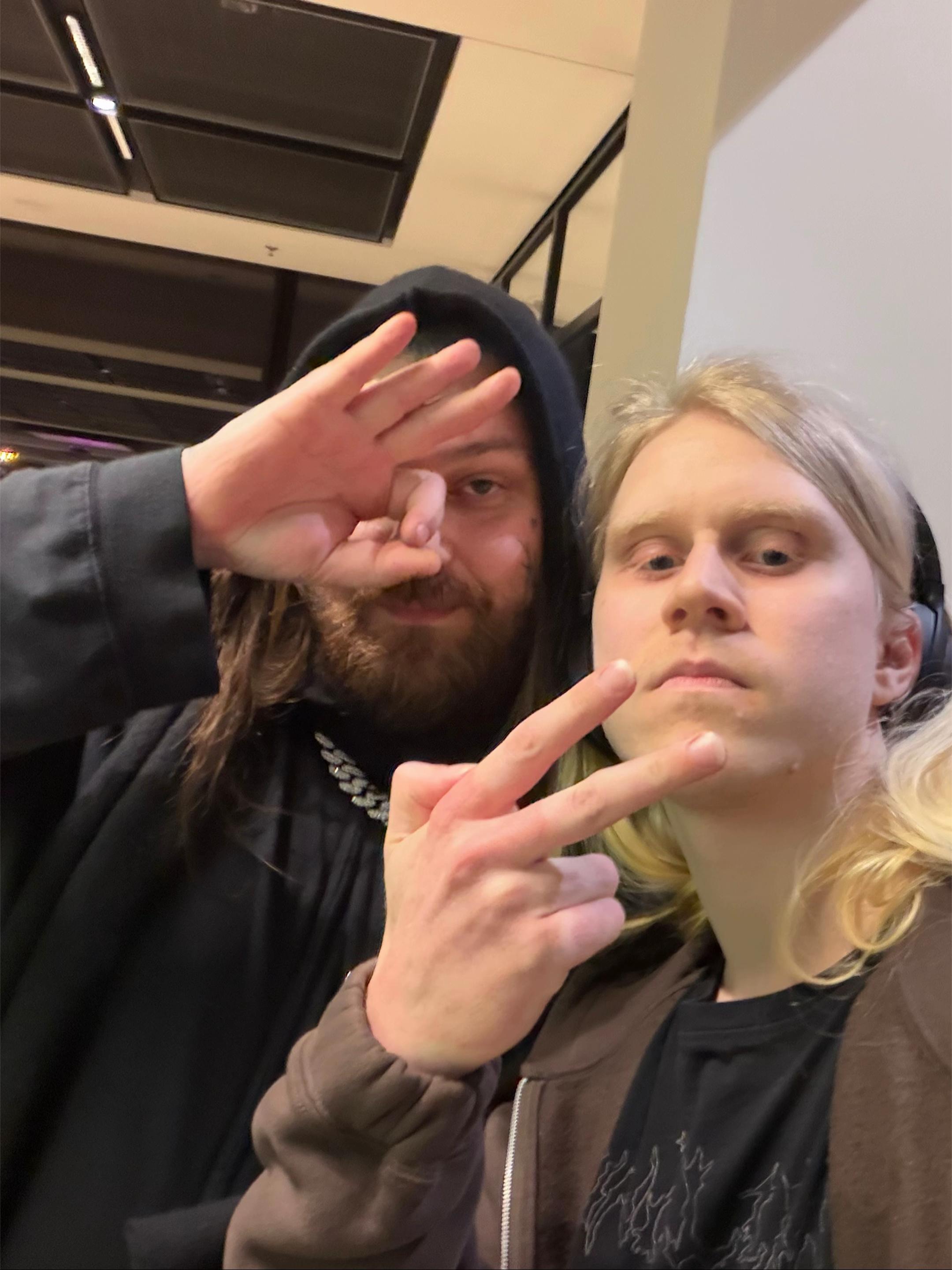 @EZY