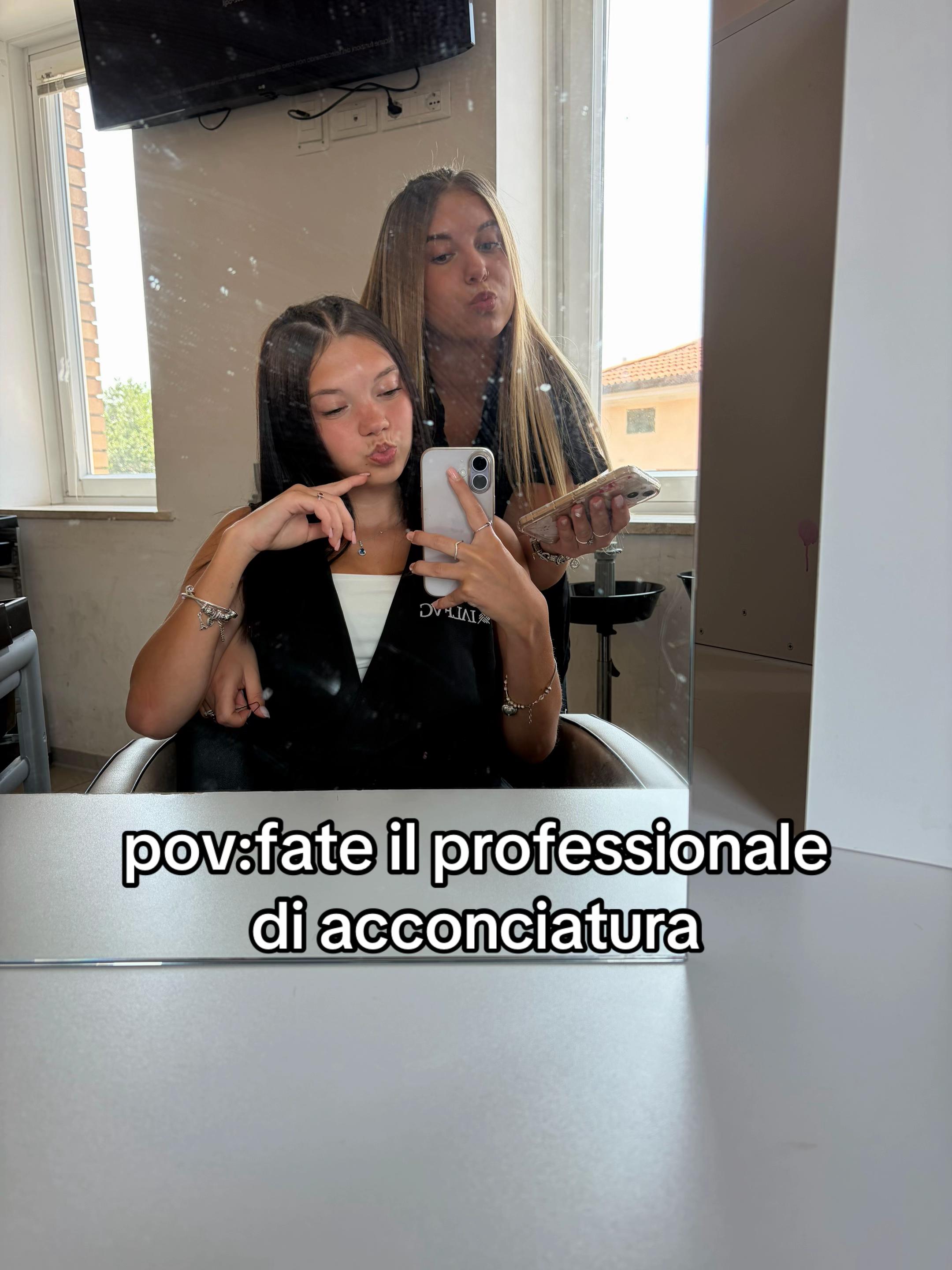@👸🏼👸🏻