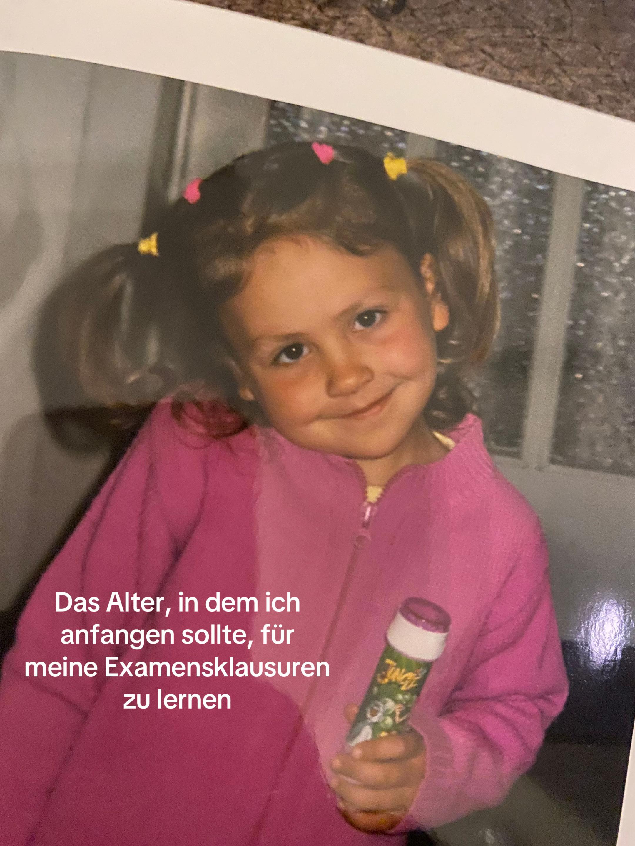 @adelschka