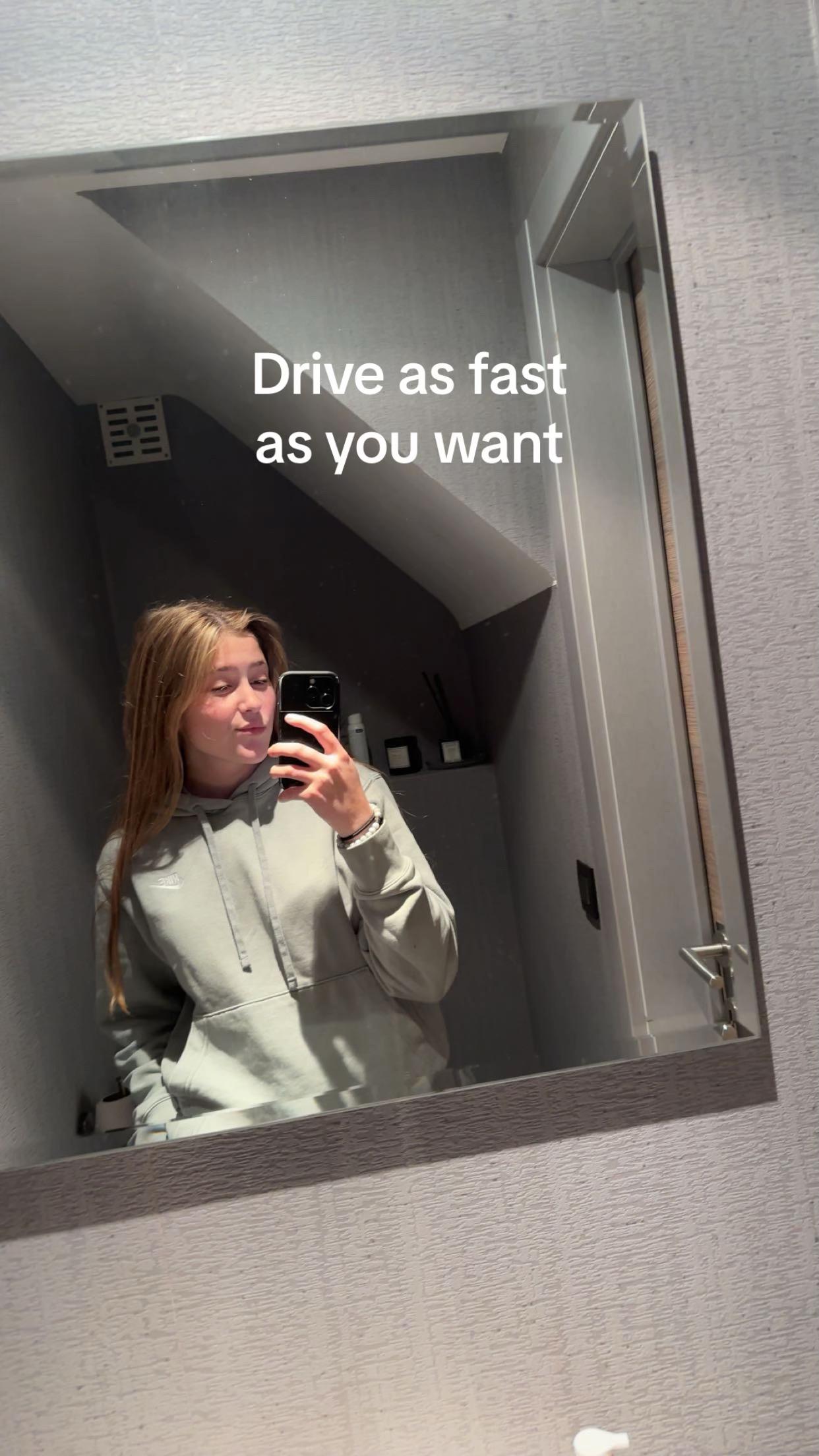 @metallic.bleu.stline