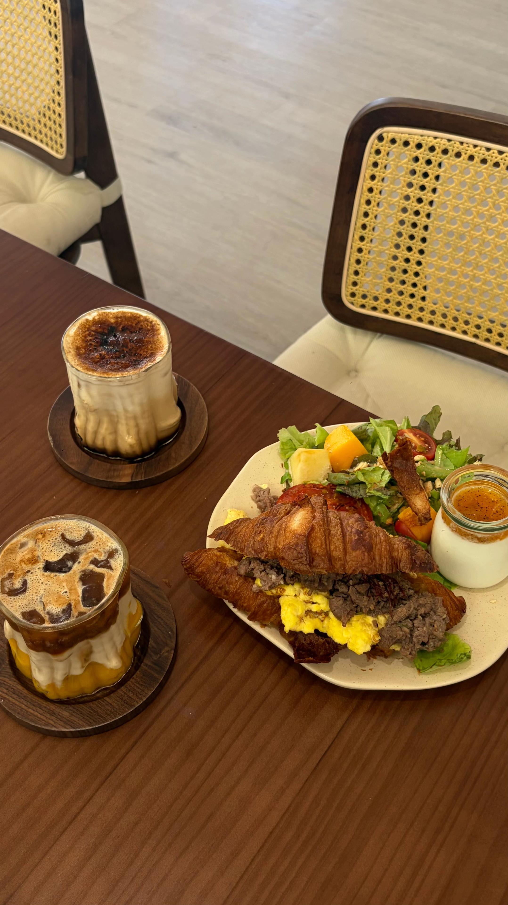 @𝙇𝙤𝙪𝙞𝙨 陸弈斯