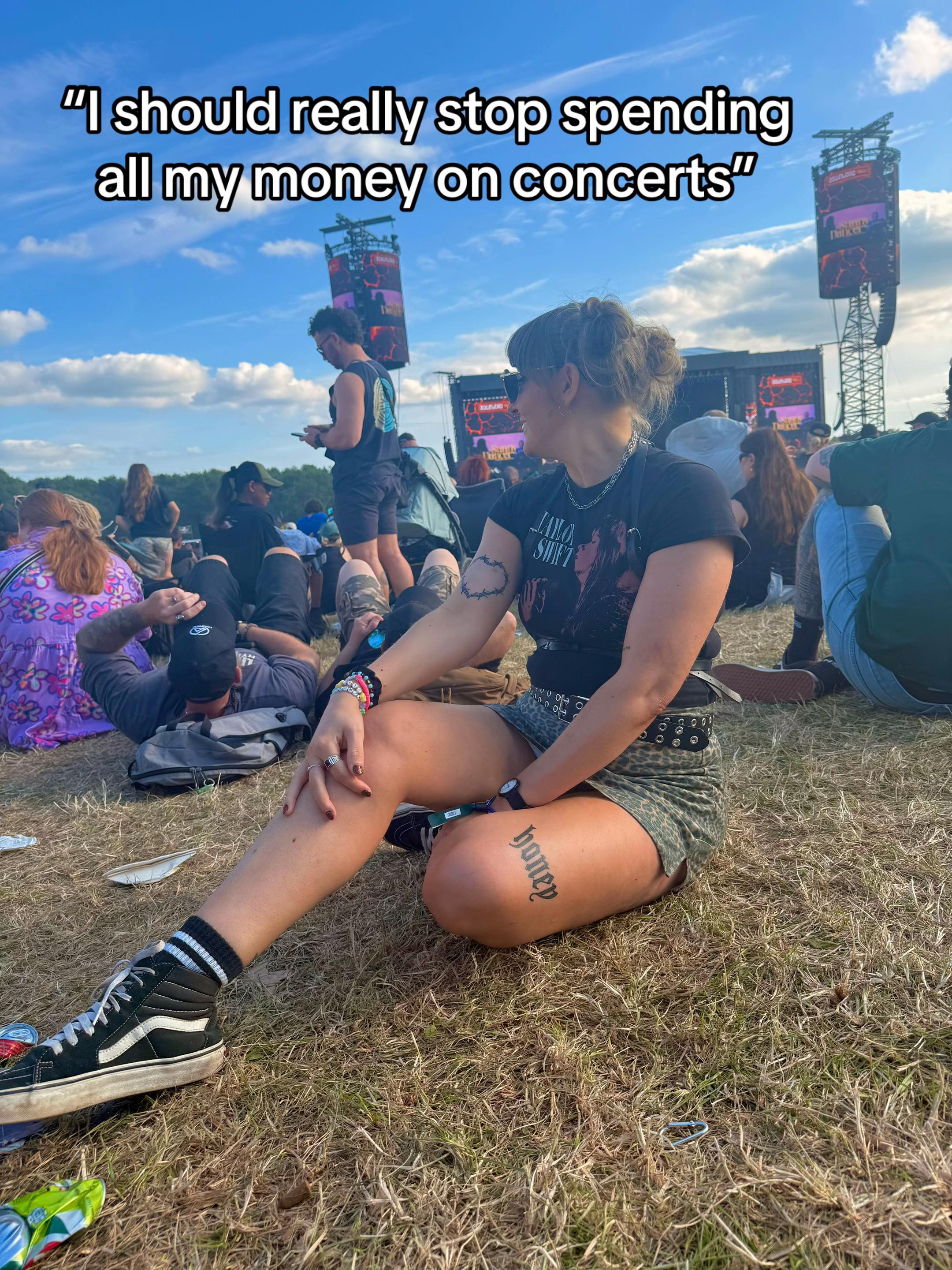 @LAUREN 🪩🖤