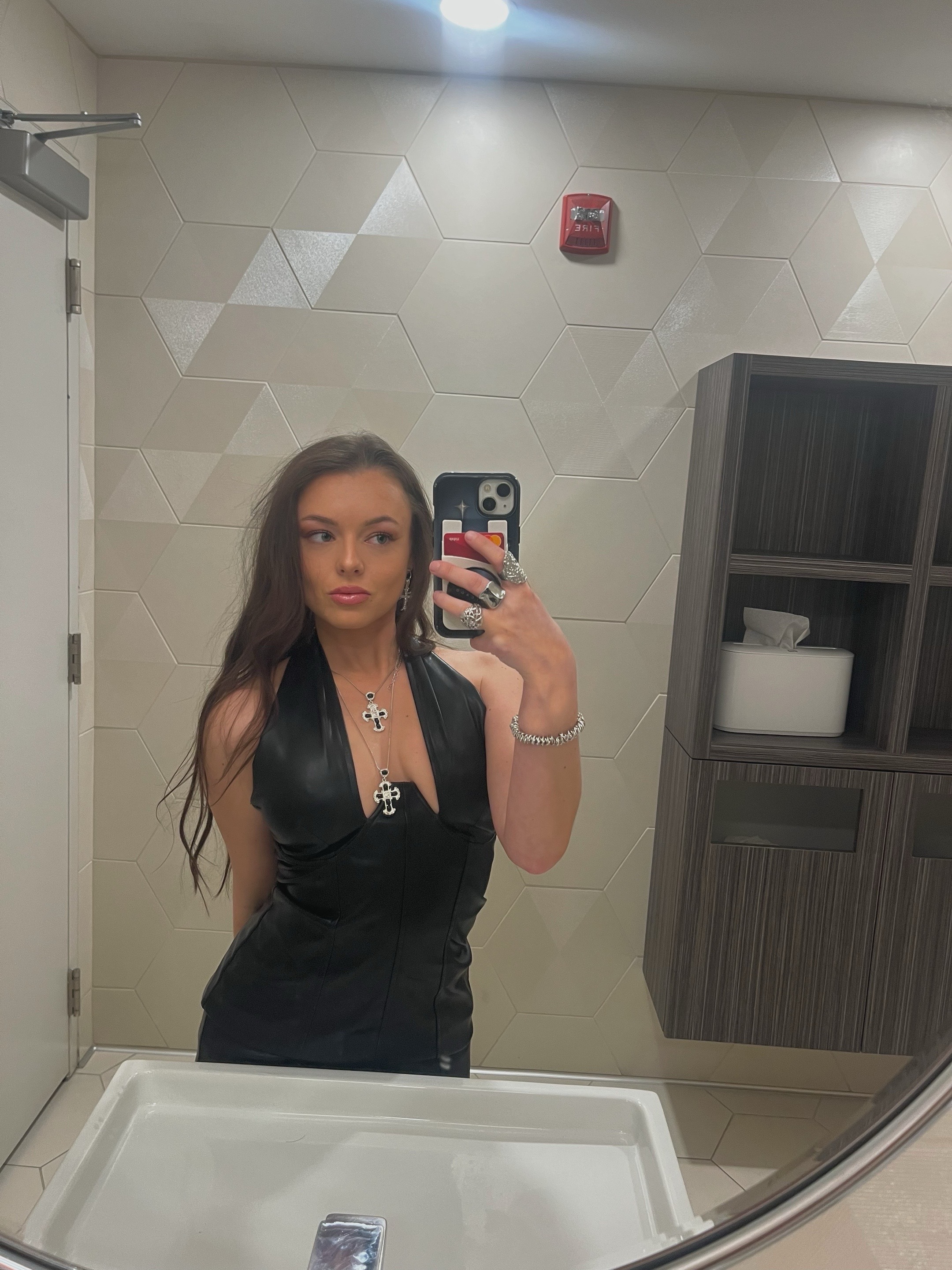 @Carley 🔮🖤