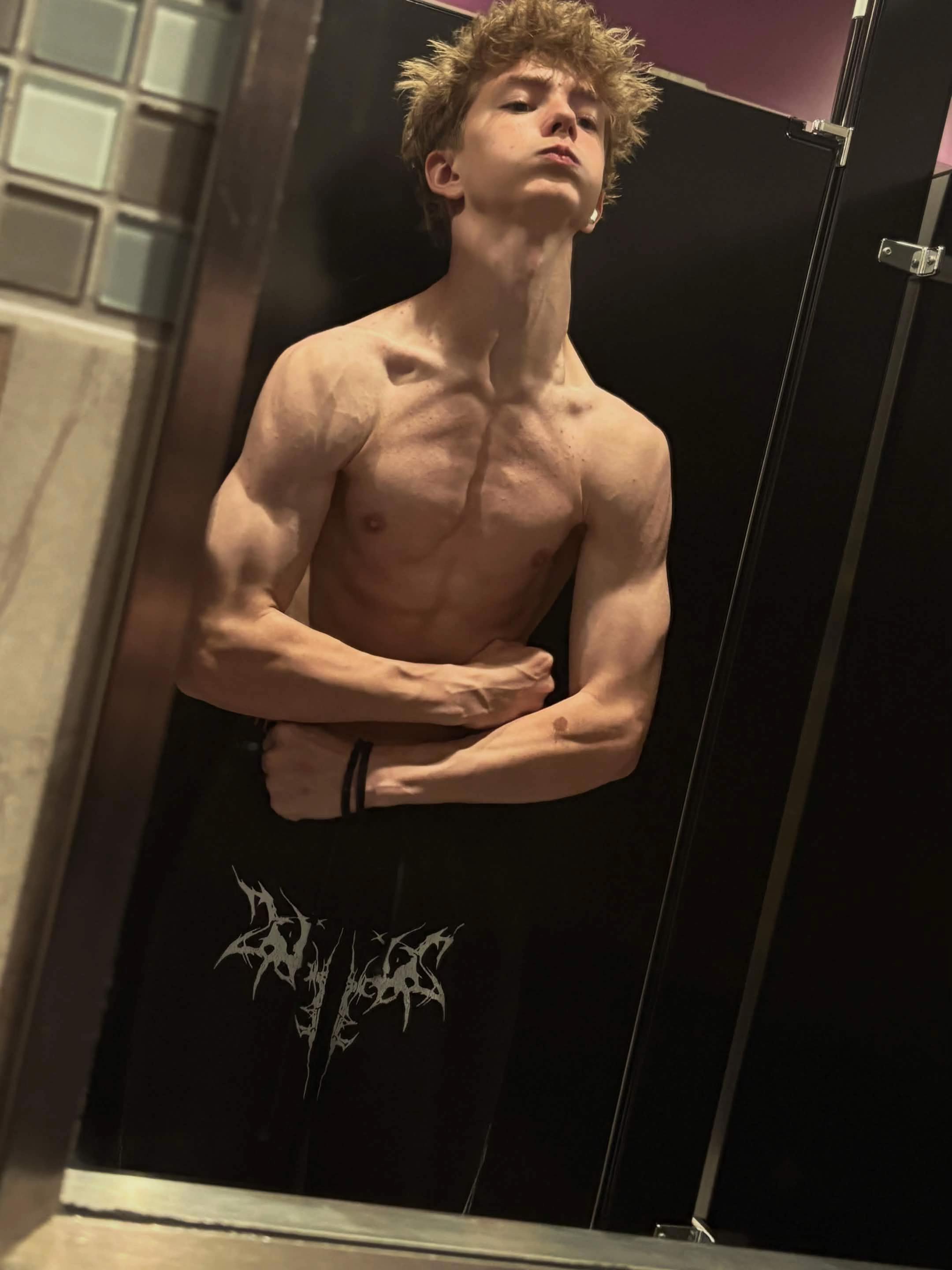 @Tech_zerrt𖣂