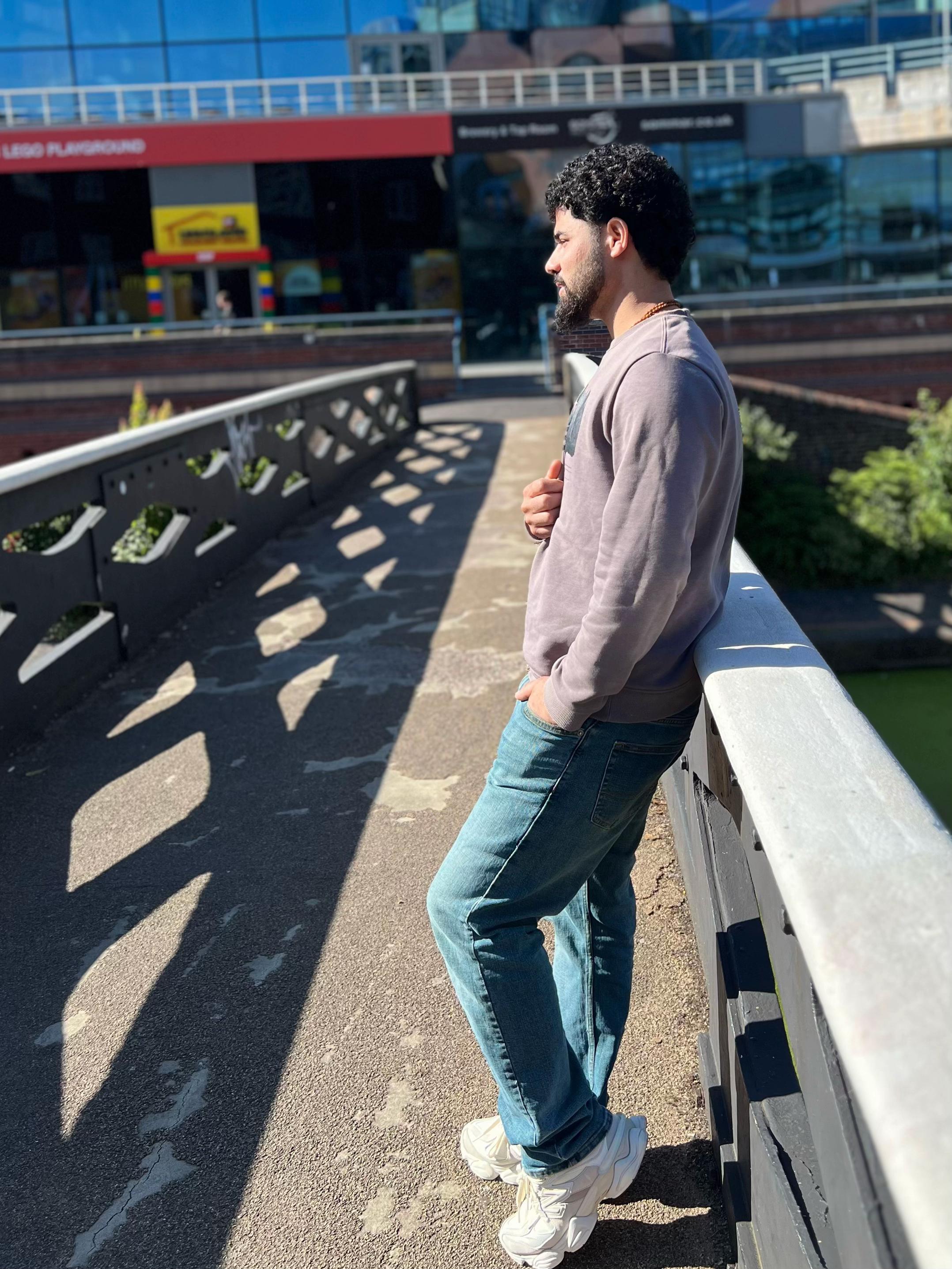@𝒜𝓏𝒾𝓏