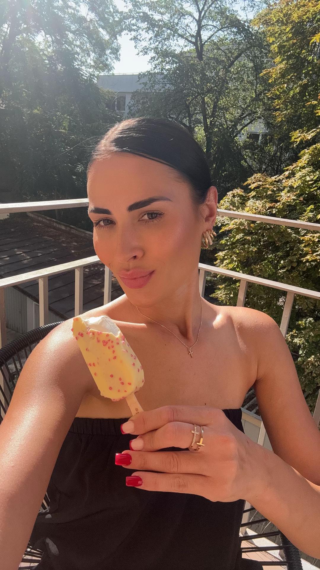 @Ana Grozdanović