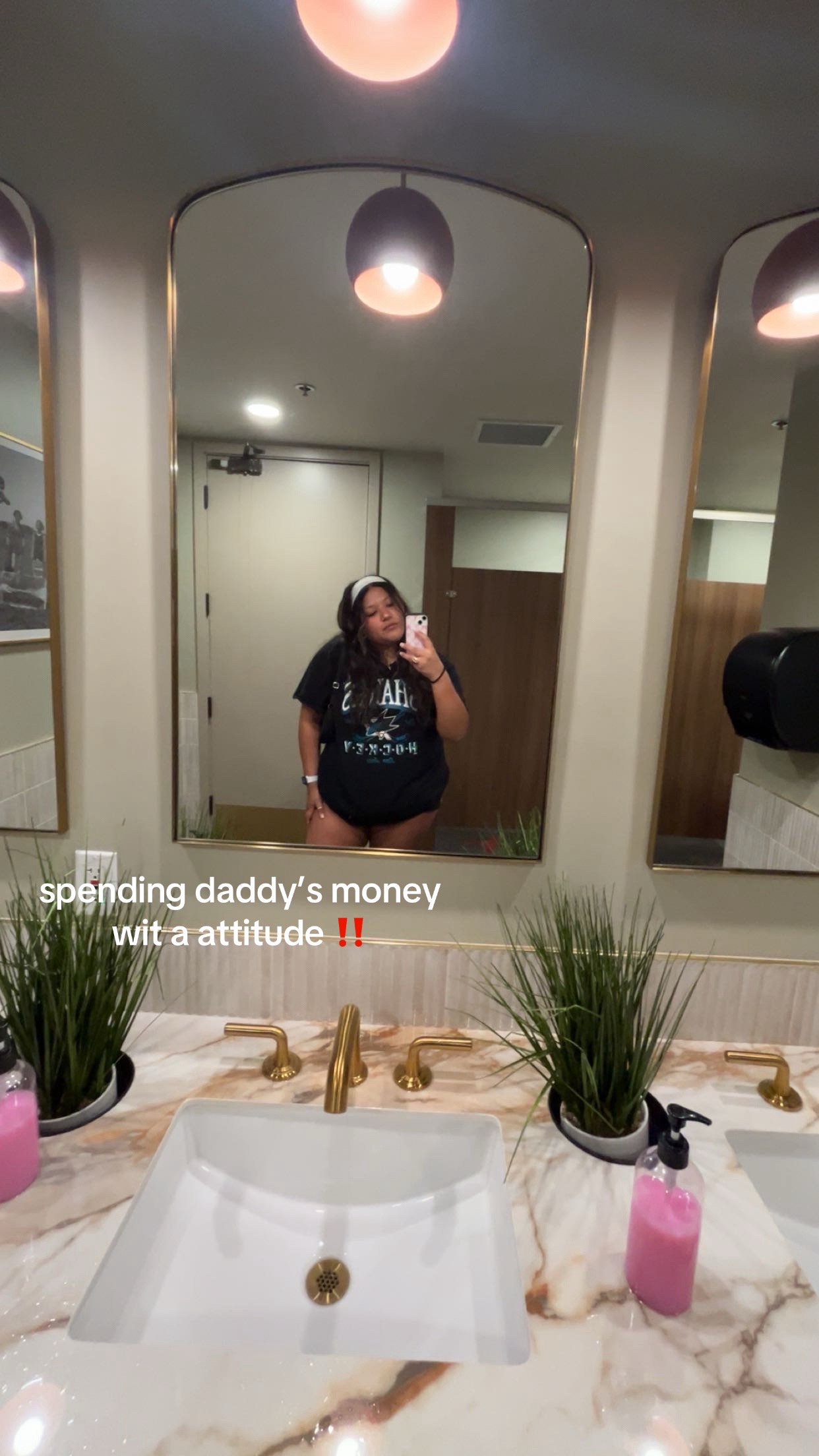 @lulu 🪩💐🧡