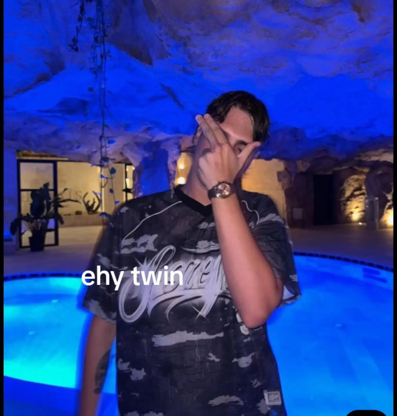 @V4L3_Y3p