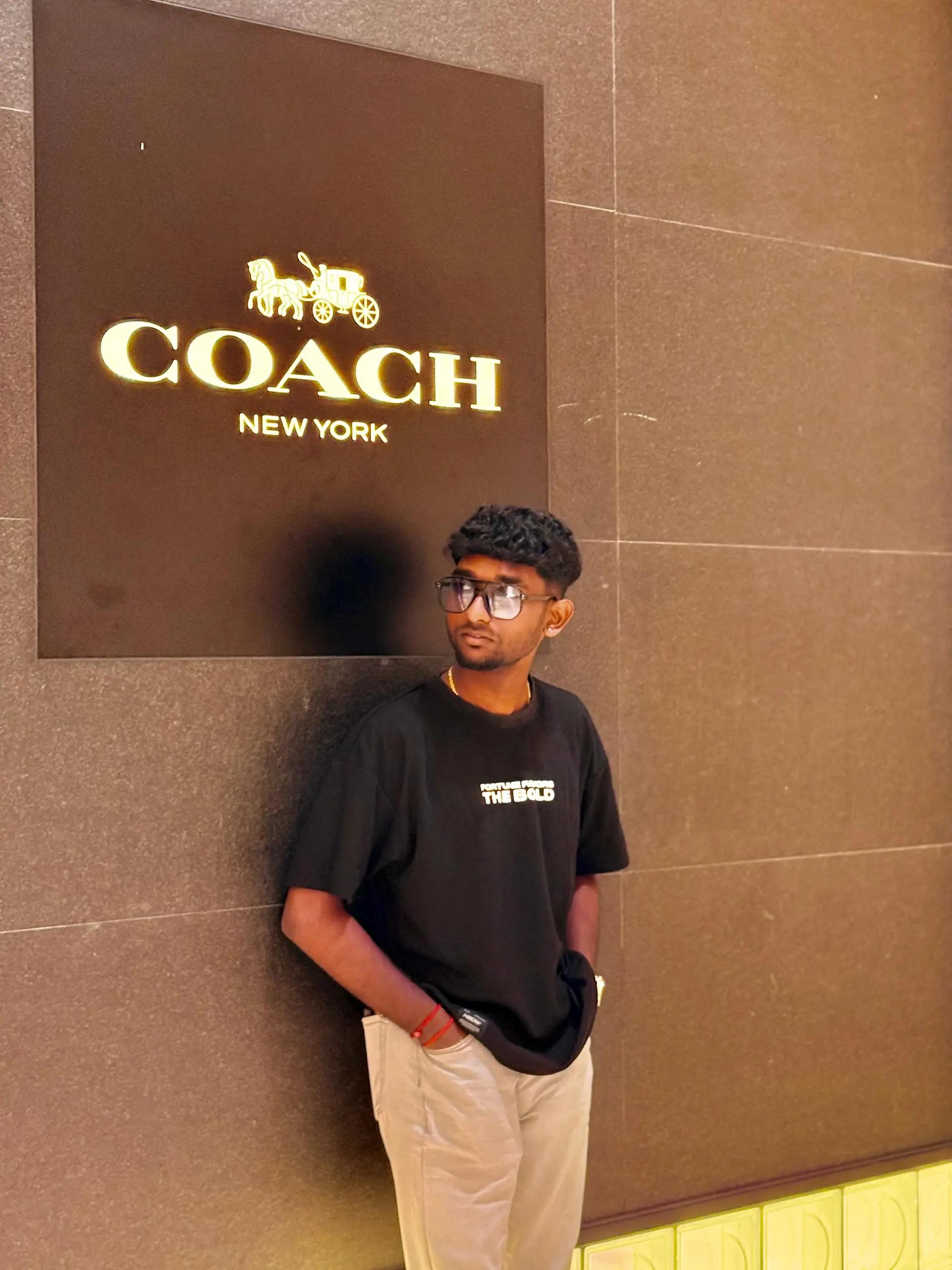 @🦦