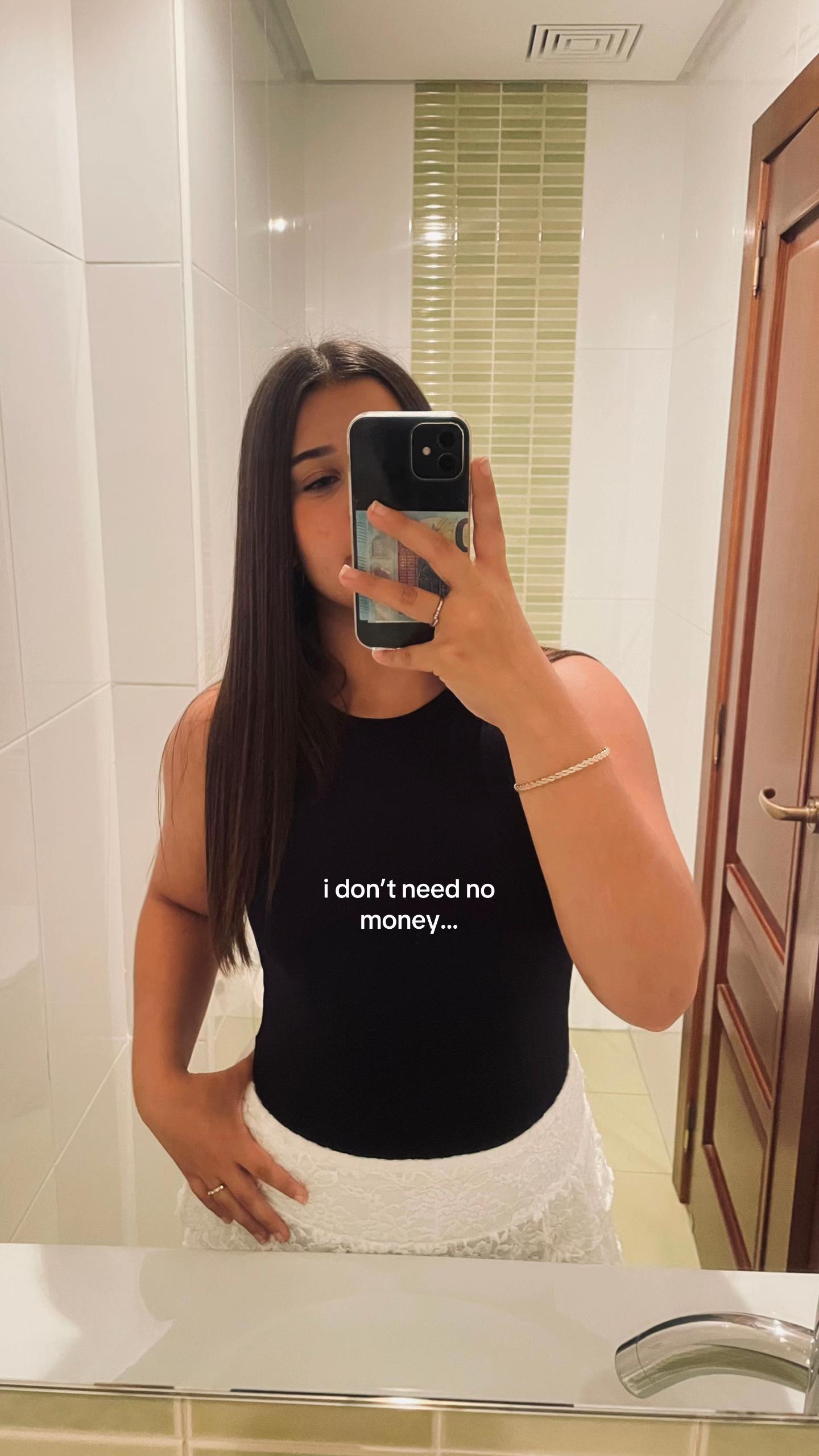 @𝓻 𝓸 𝓼 𝓮 𝓻