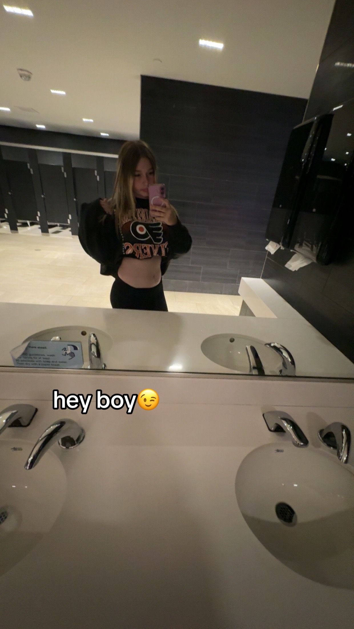 @⃟