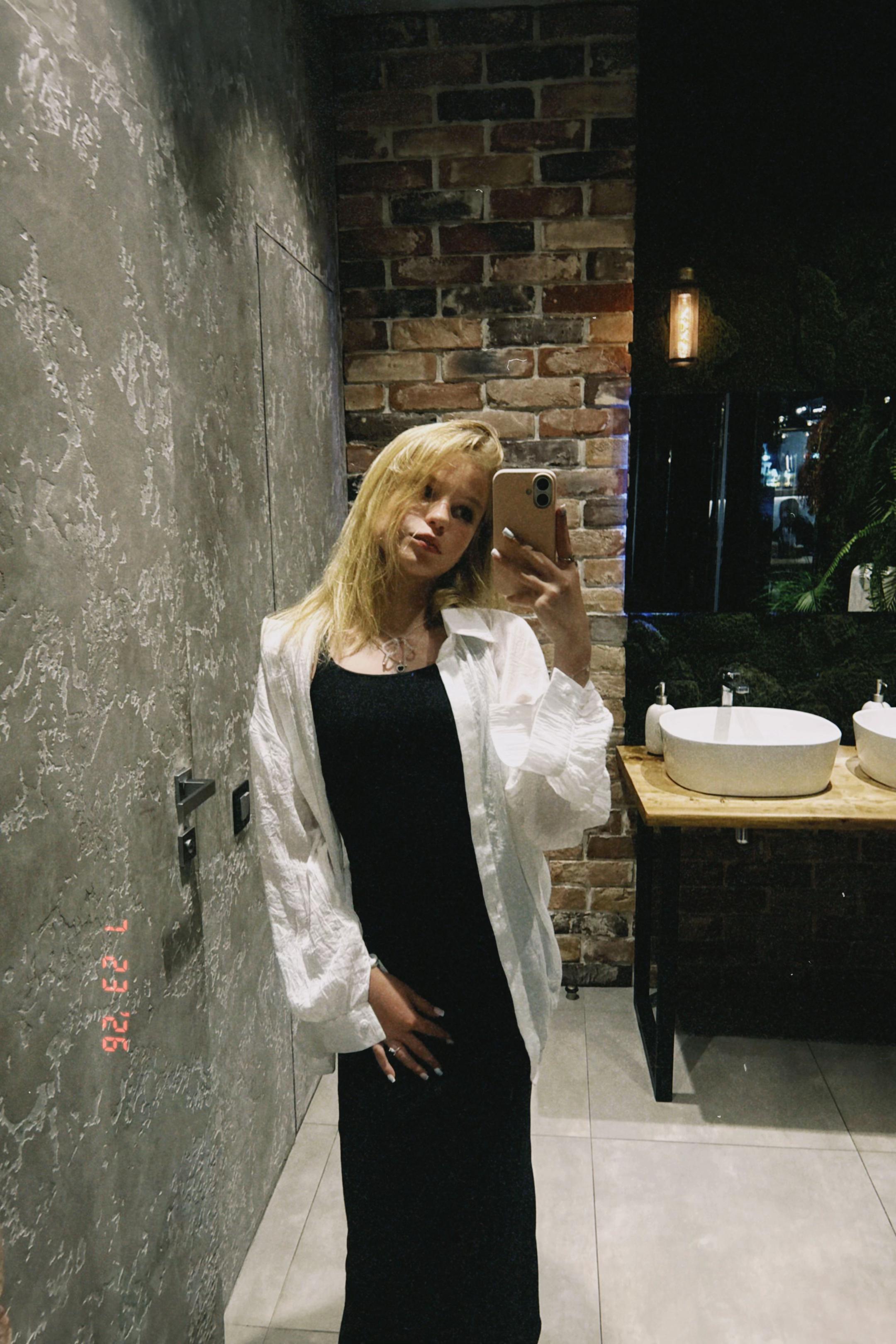 @сашка🍸🖤