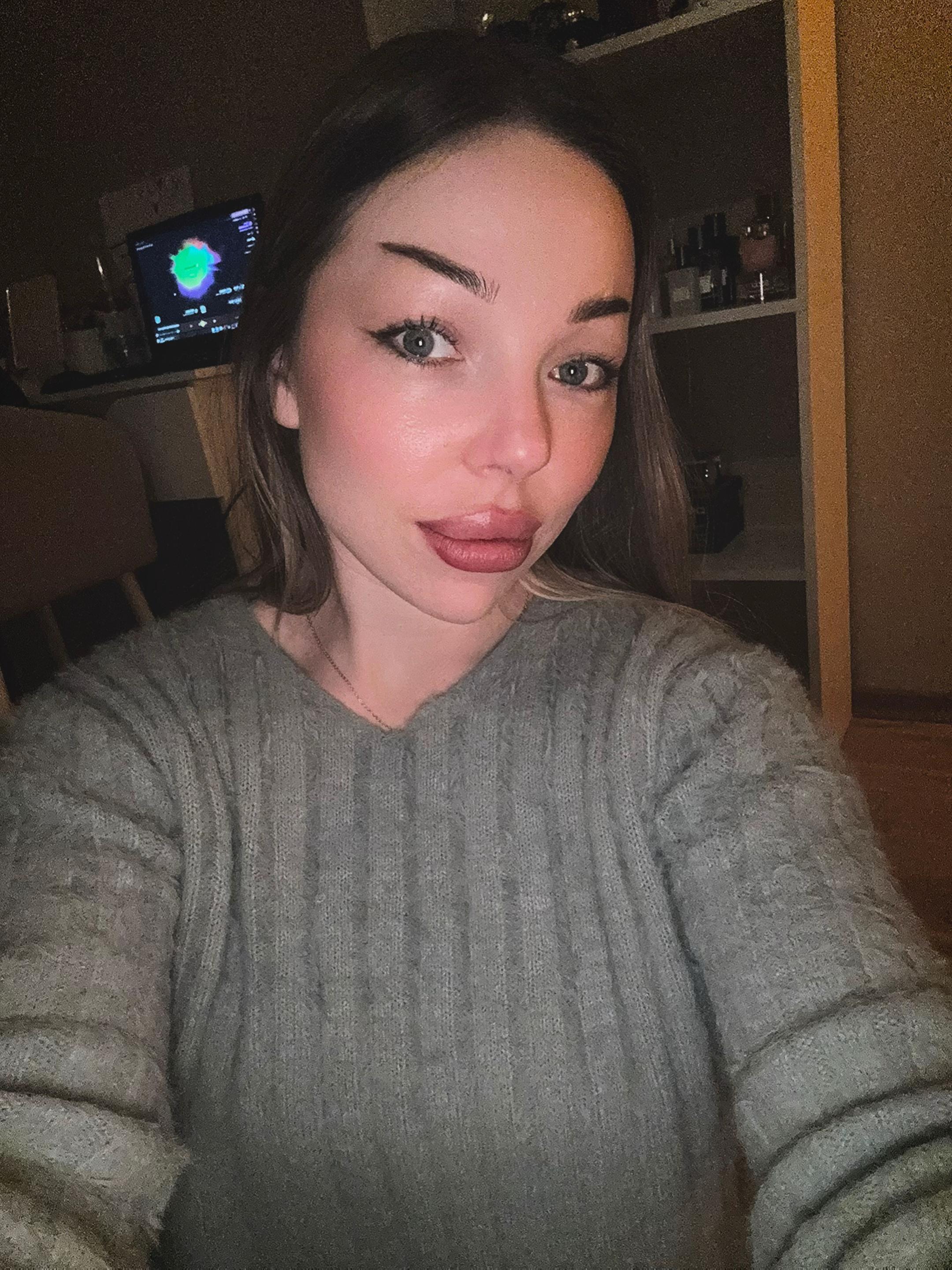 @leonovalika