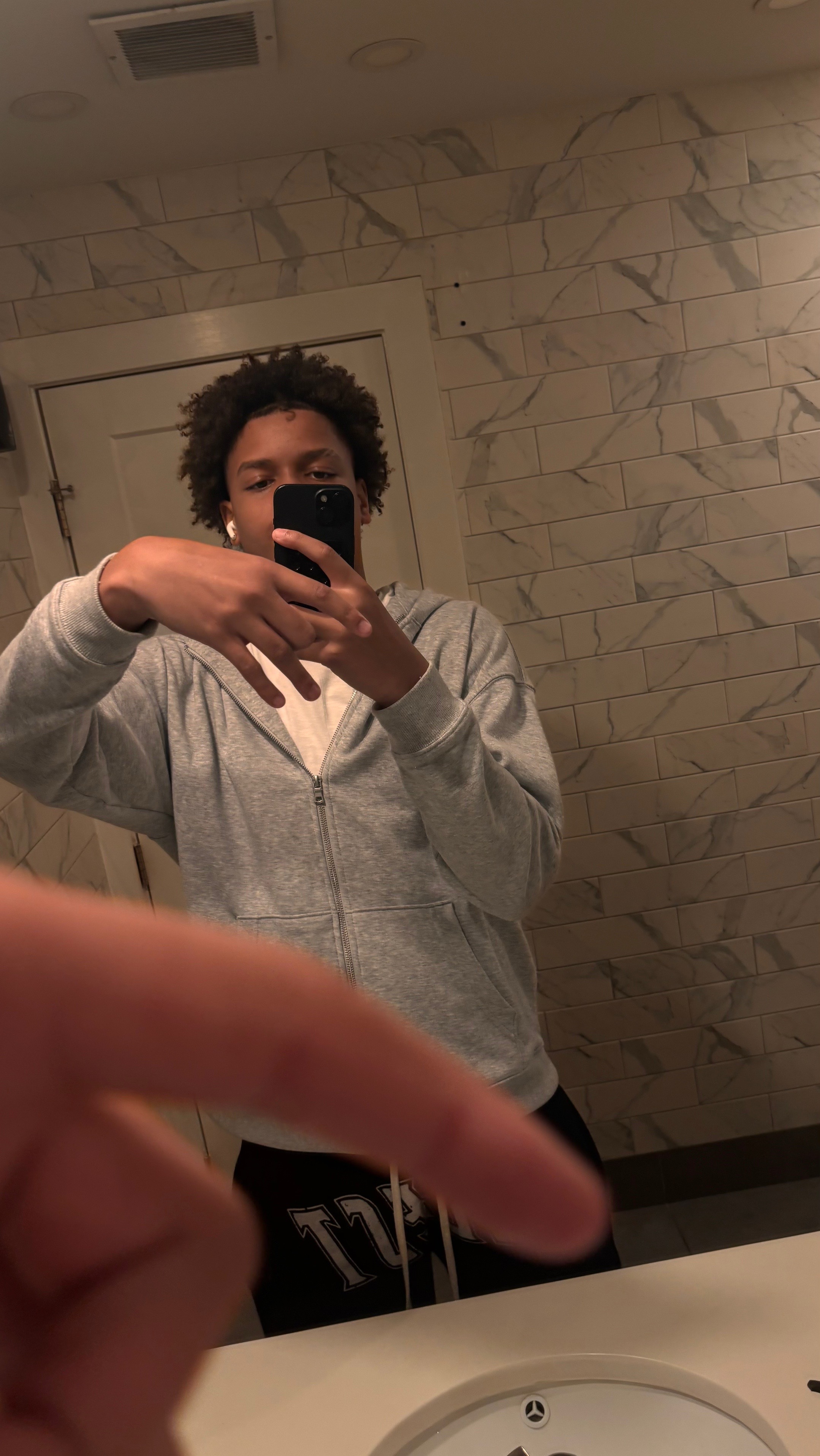 @…