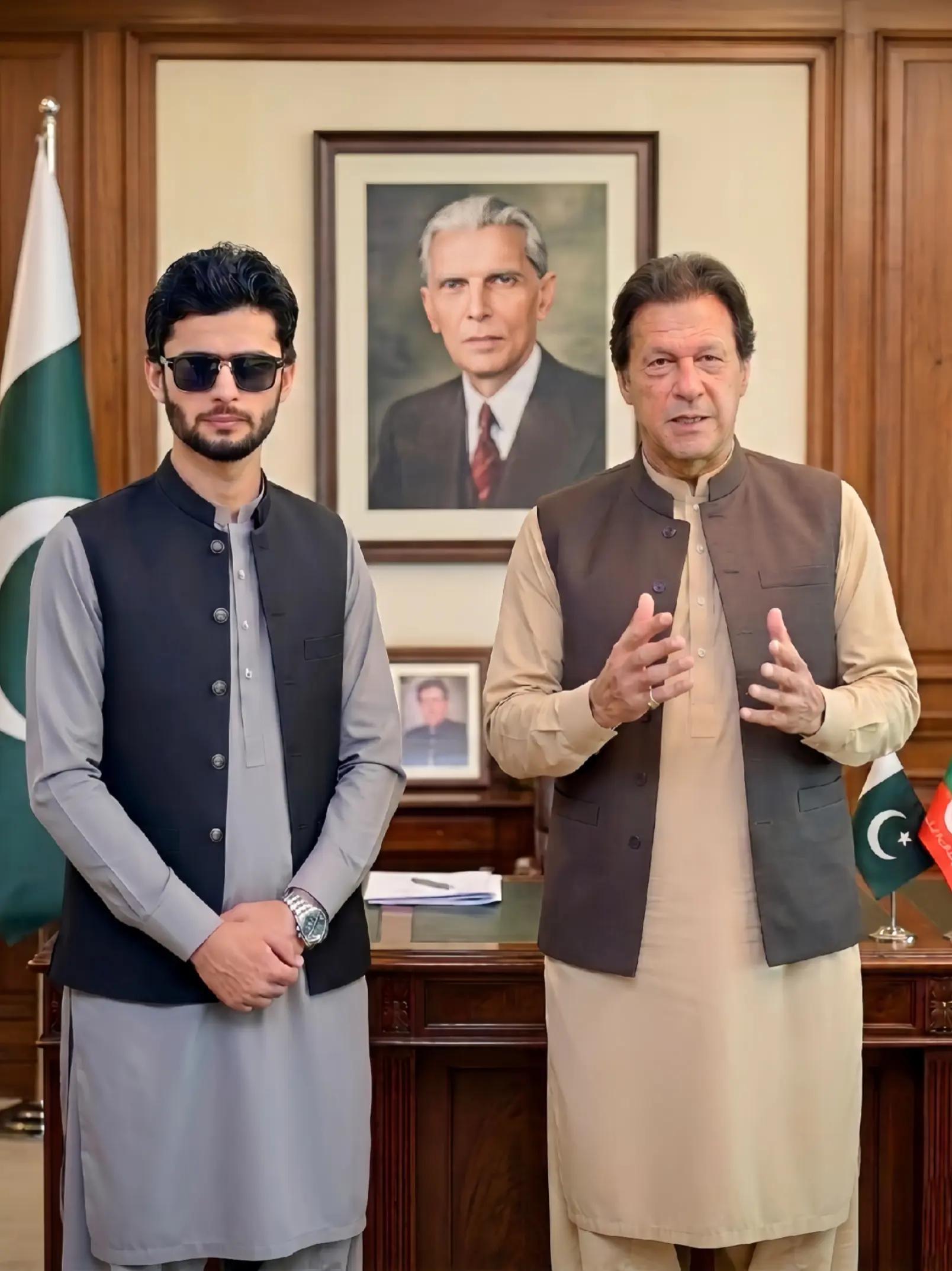 @Hameyun Khan official PTI🔵